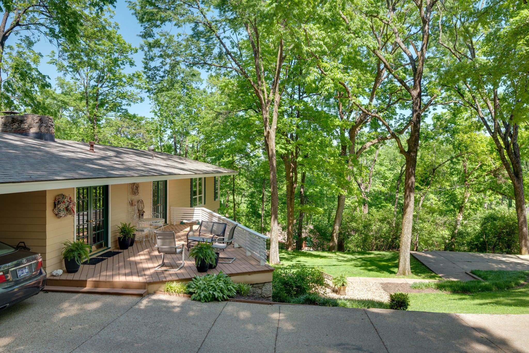 945 Forest Acres Ct