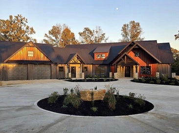2455 Hwy 438 Centerville TN 37033