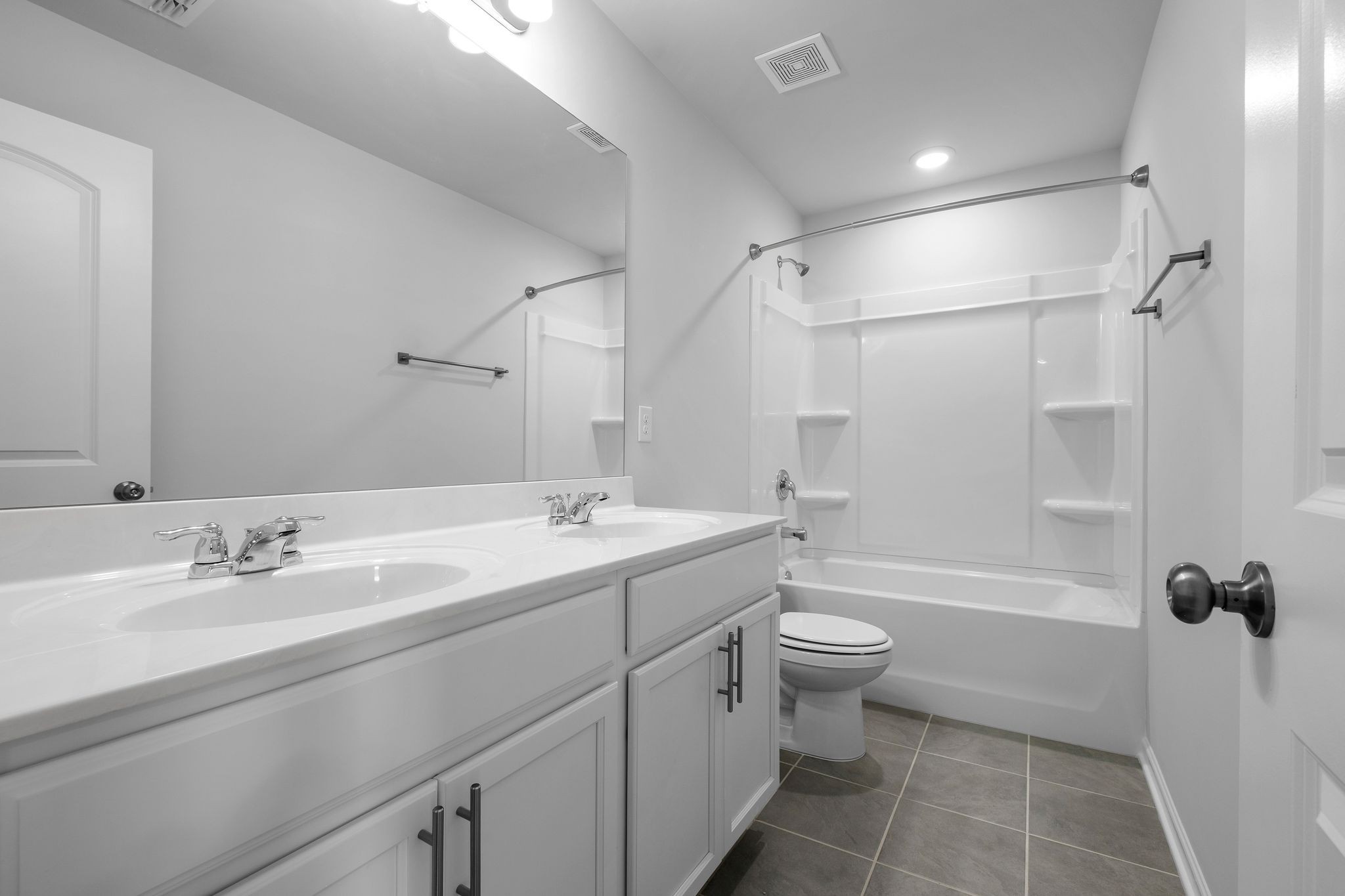 Lebanon, Tennessee 37087, United States, 5 Bedrooms Bedrooms, ,3 BathroomsBathrooms,Residential,Active,132471