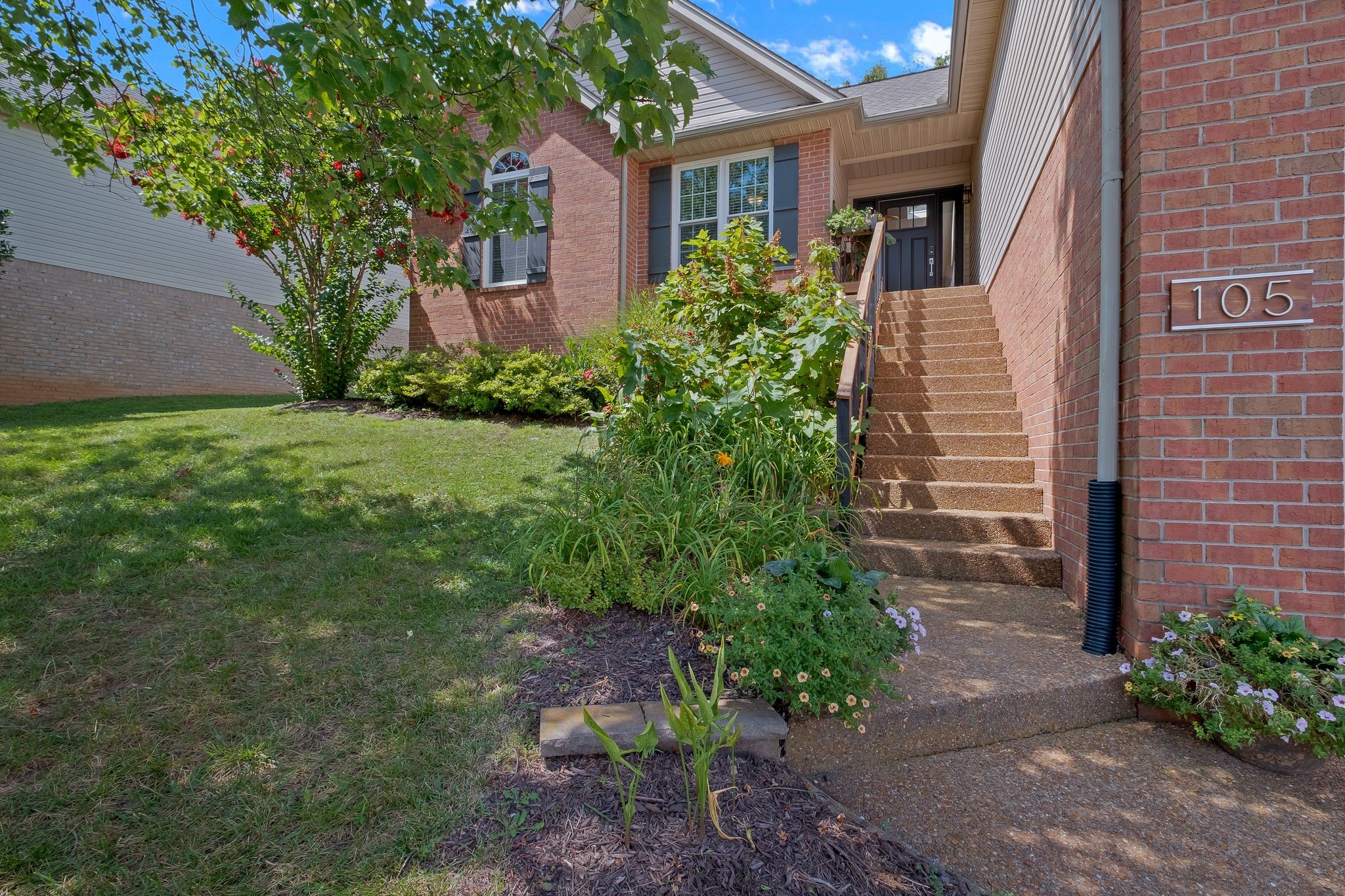 105 Peak Hill Cir