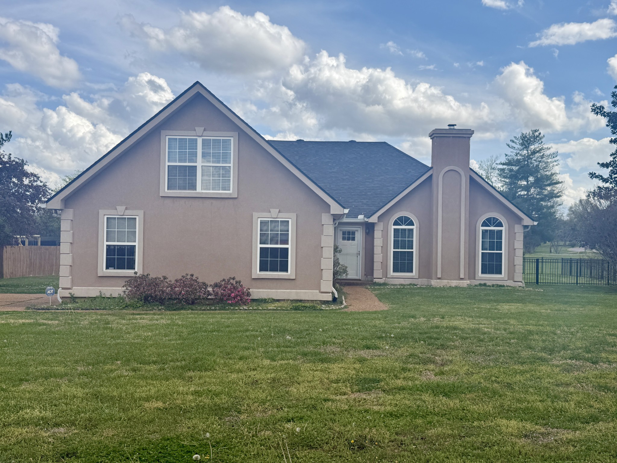 1240 Hunters Point Ln