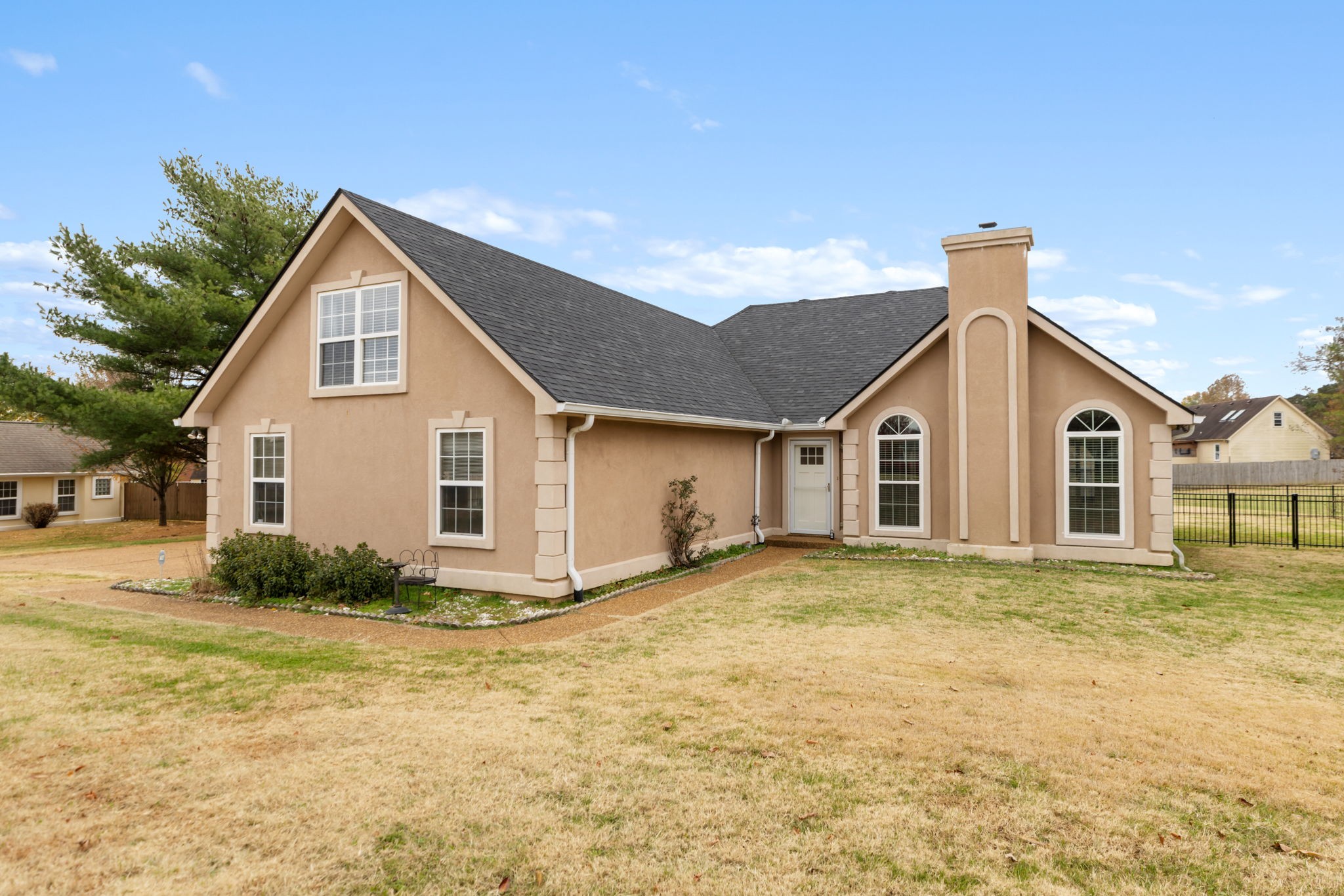 1240 Hunters Point Ln