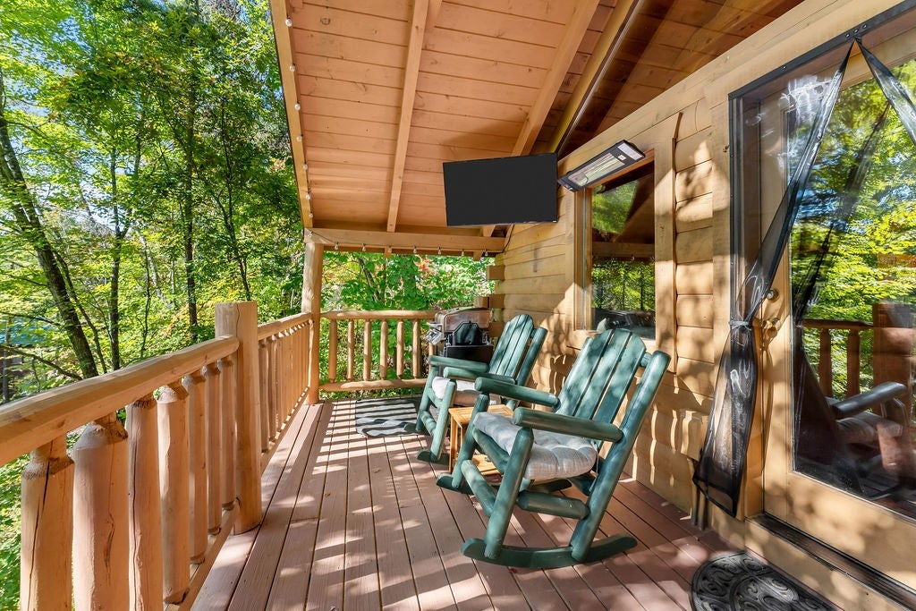 1235 Honeysuckle Ln