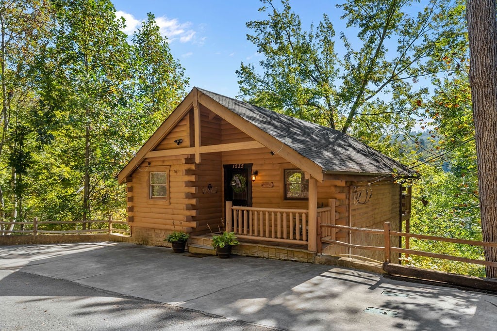 1235 Honeysuckle Ln