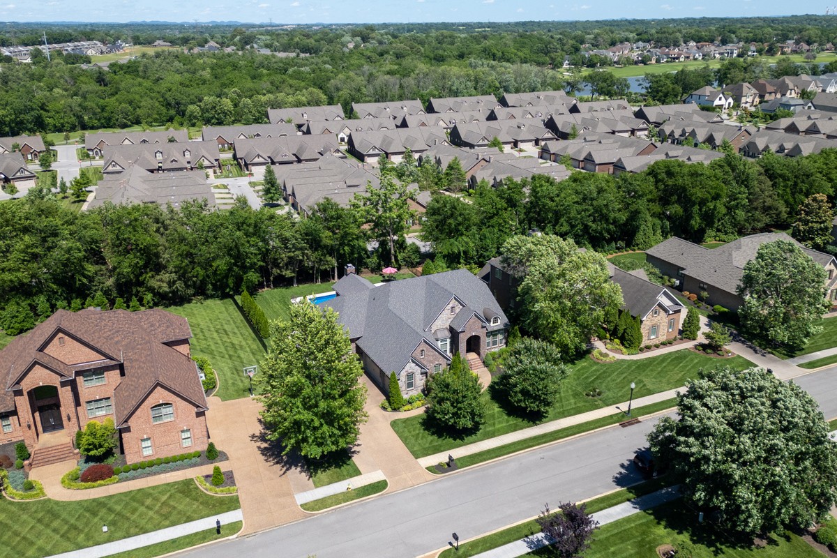1237 Potter Ln