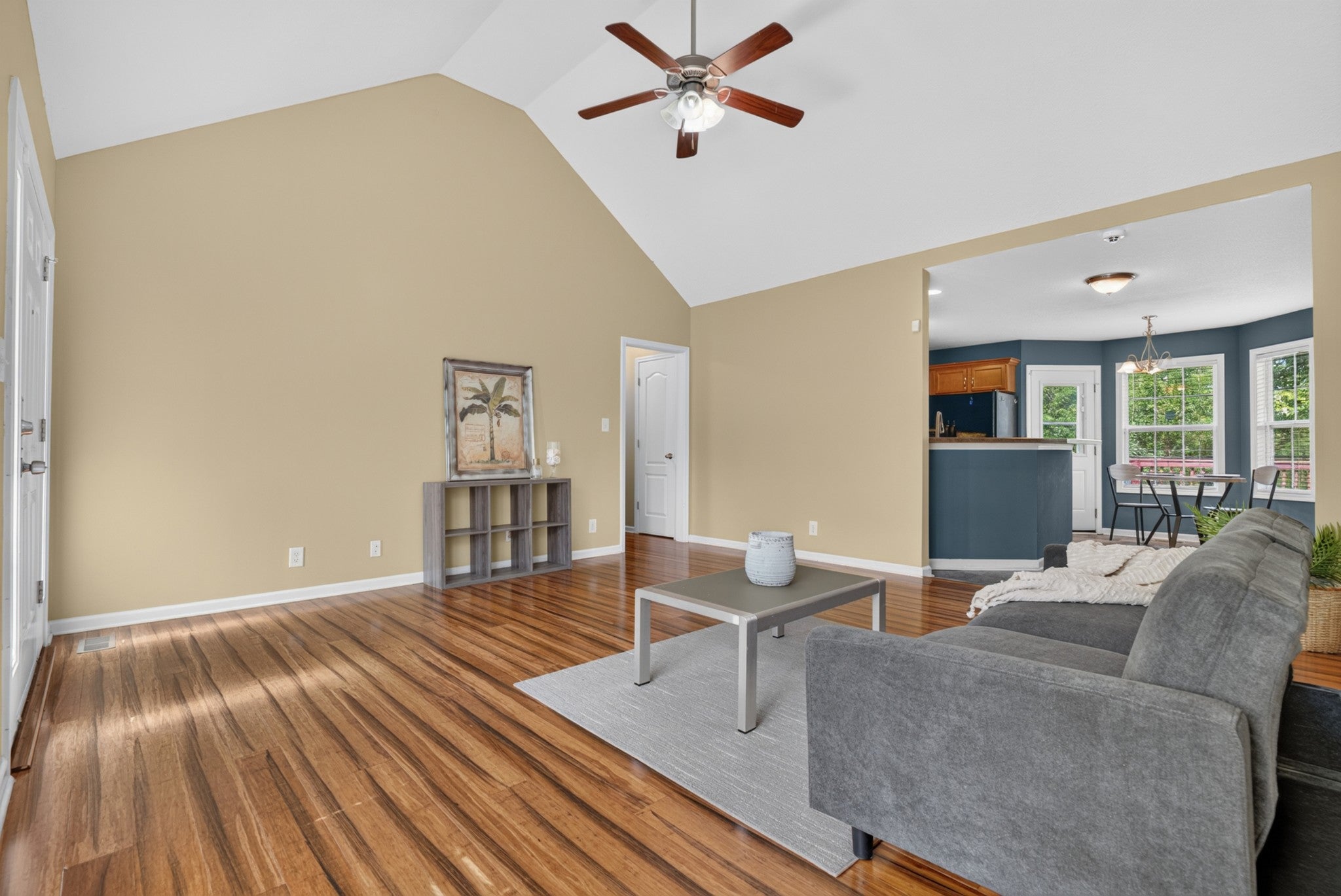 225 Raintree Dr
