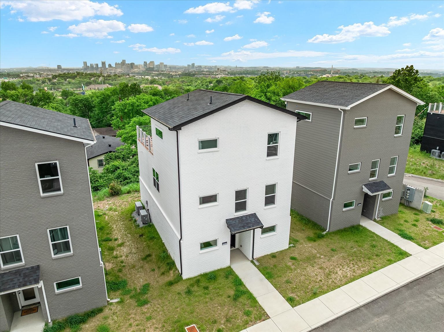 1241 North Avondale Cir