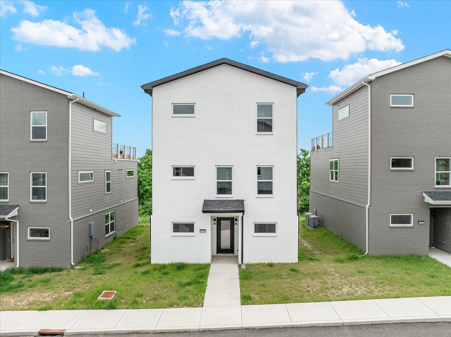1241 North Avondale Cir