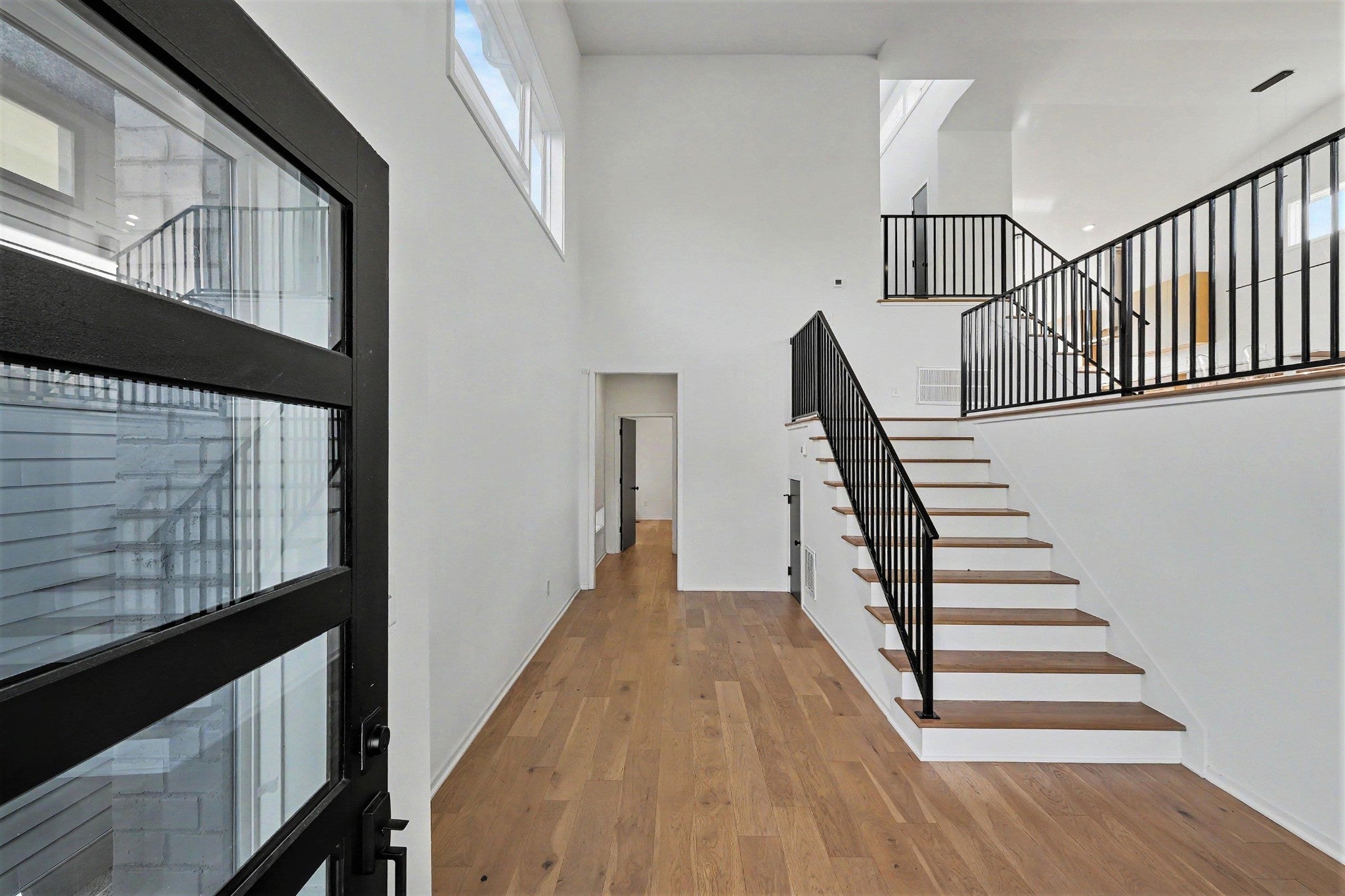 263 Riverside Dr N - Photo 4