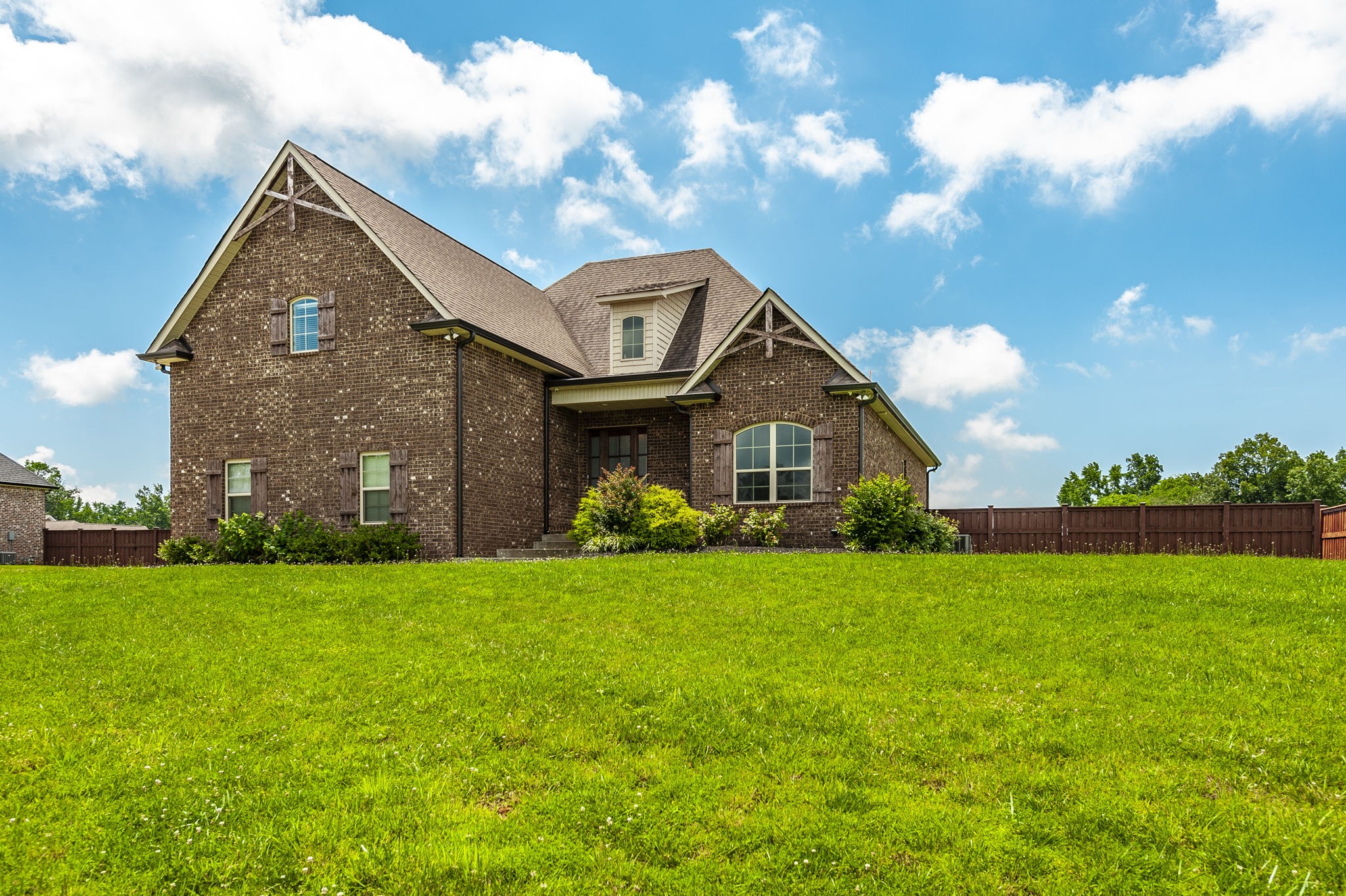 128 Bloomsbury Dr