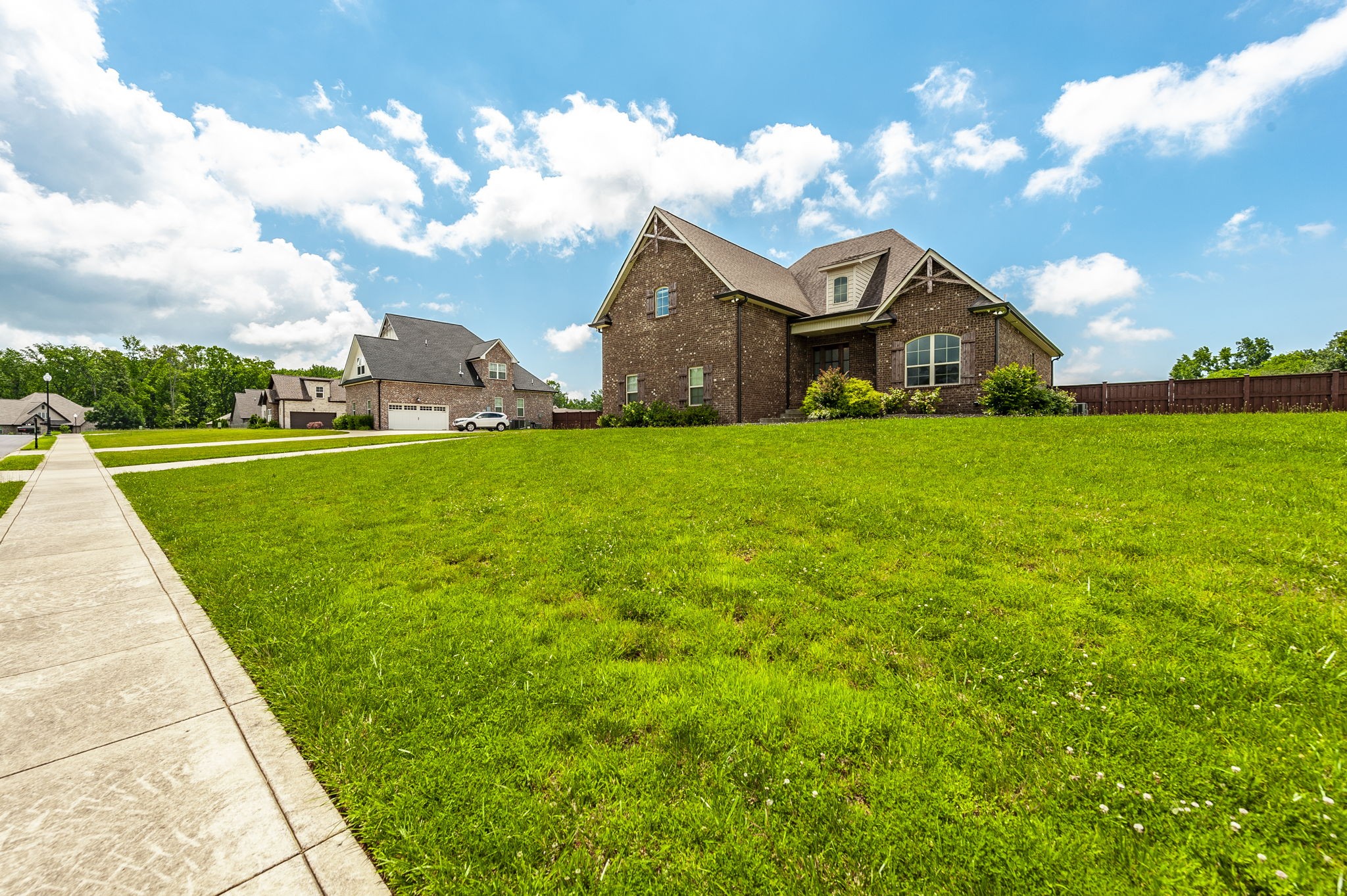 128 Bloomsbury Dr