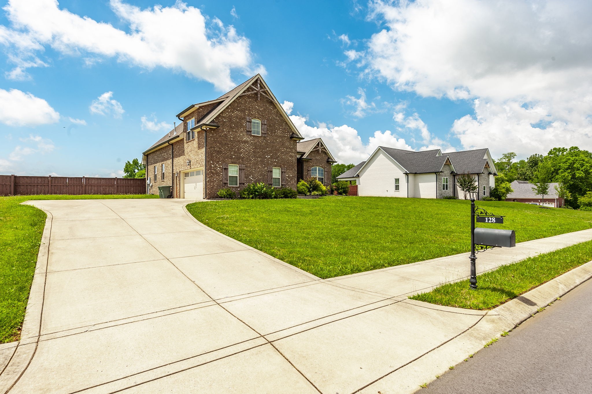 128 Bloomsbury Dr