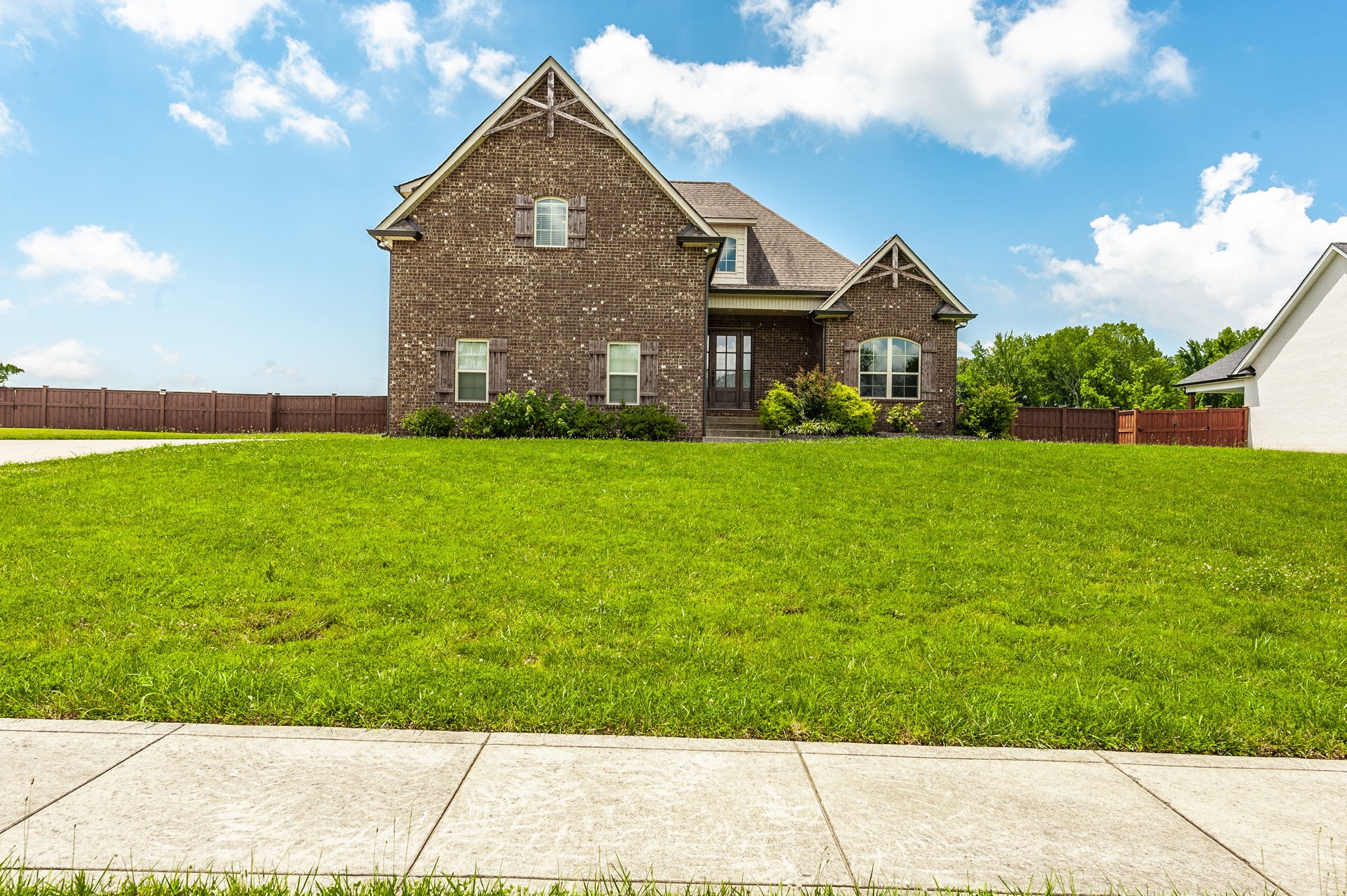 128 Bloomsbury Dr