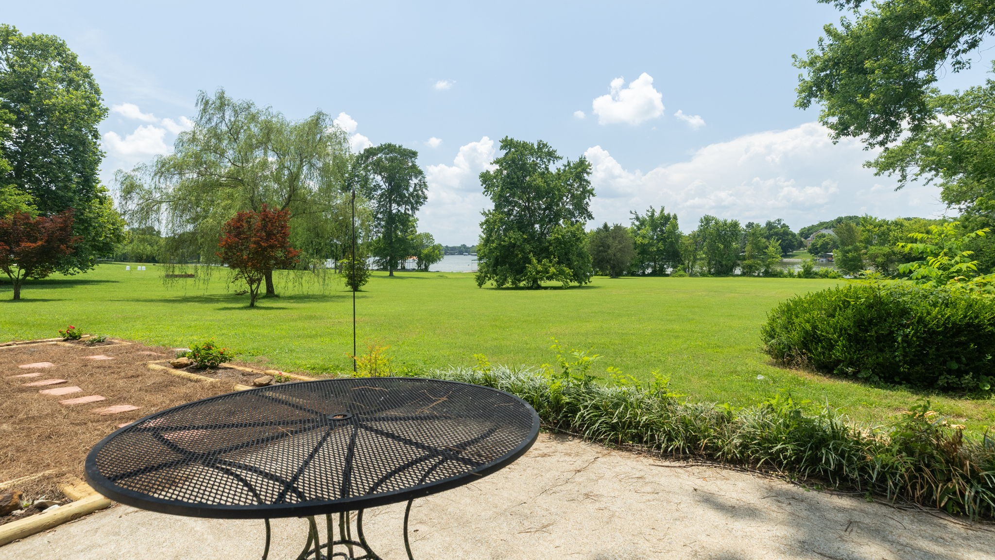 1048 Lakeshore Dr