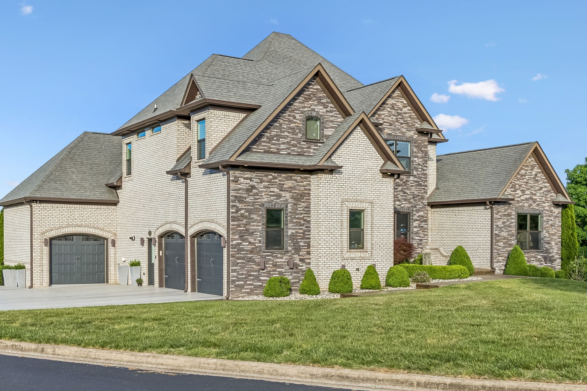 2957 Gatewood Ln