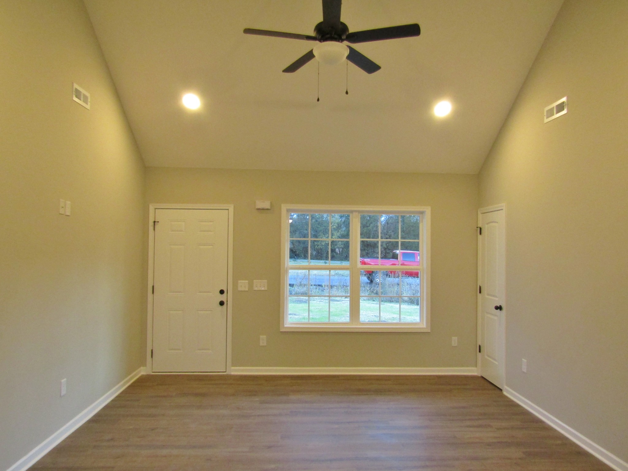 1600 Larry Dospil Dr