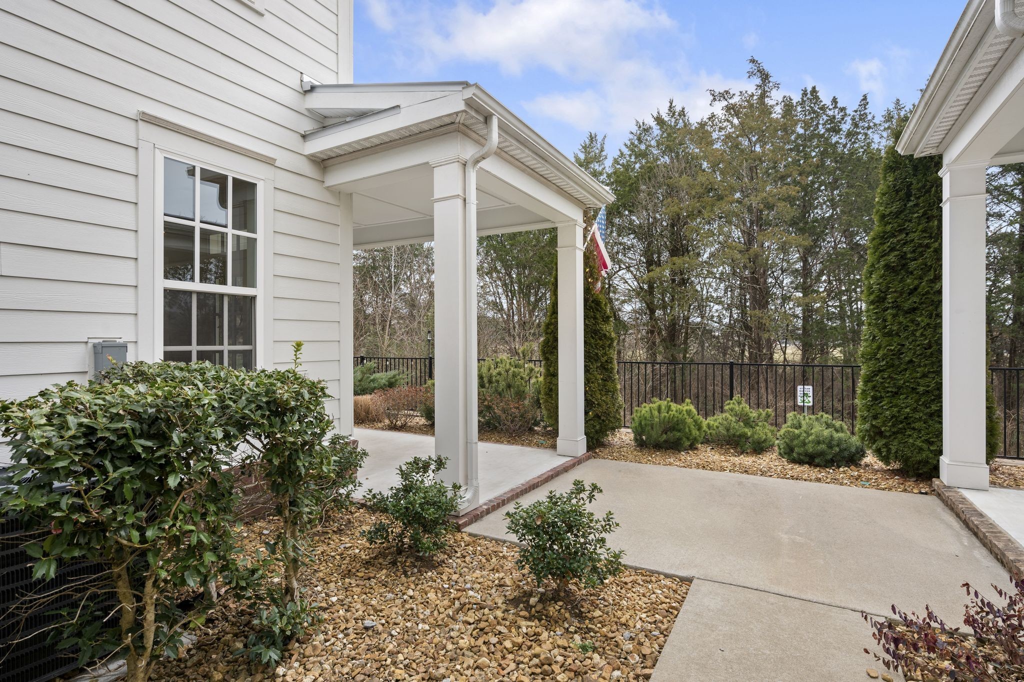 411 Iona Way