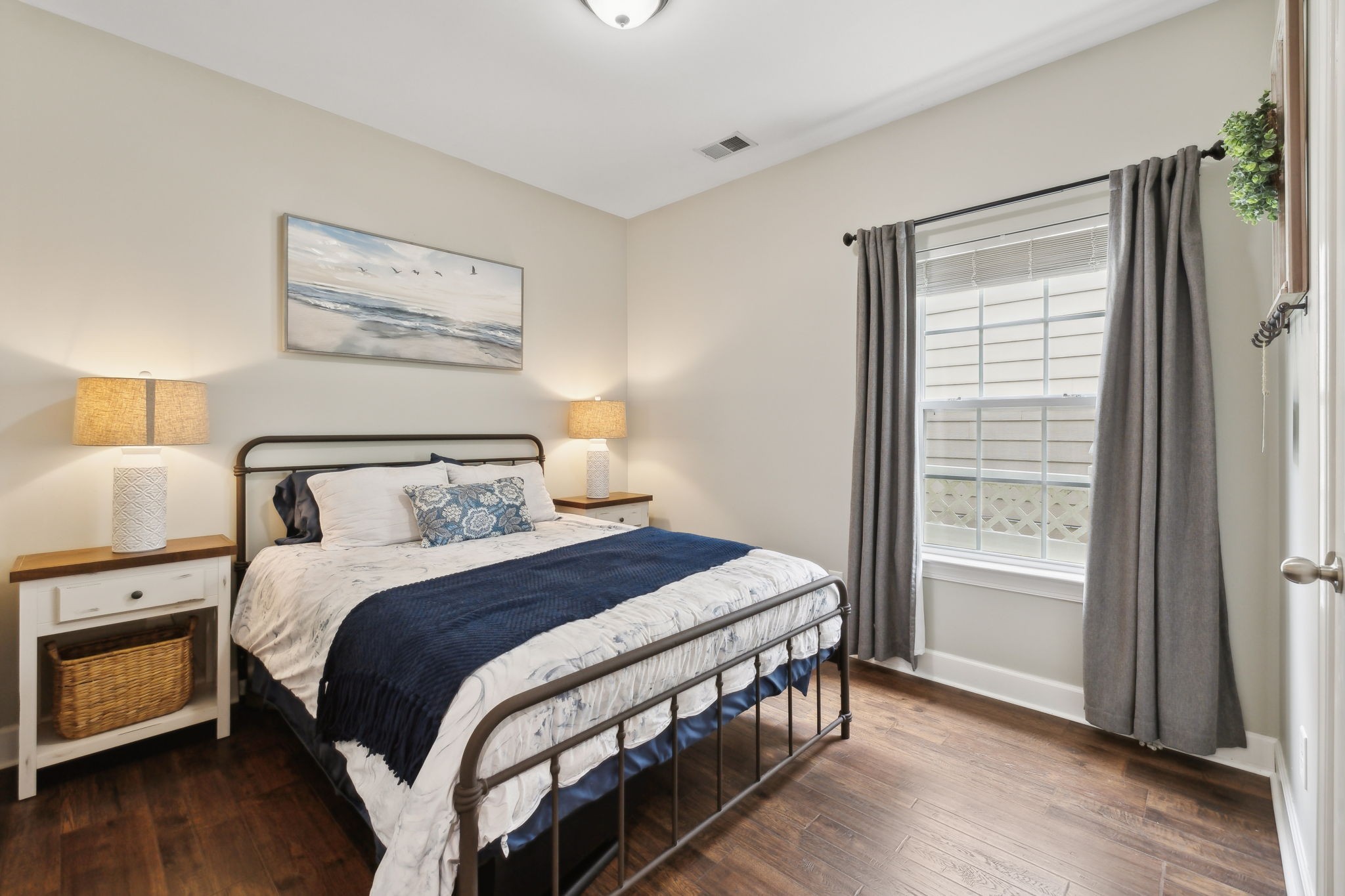 Nashville, Tennessee 37211, United States, 3 Bedrooms Bedrooms, ,2 BathroomsBathrooms,Residential,Pending,129032