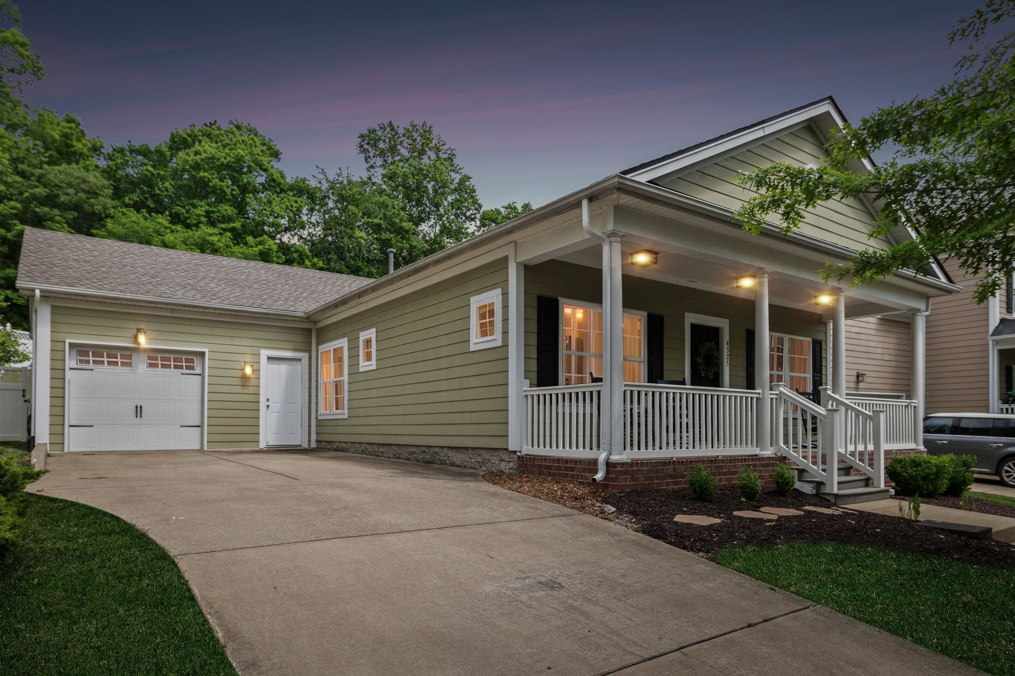 Nashville, Tennessee 37211, United States, 3 Bedrooms Bedrooms, ,2 BathroomsBathrooms,Residential,Pending,129032