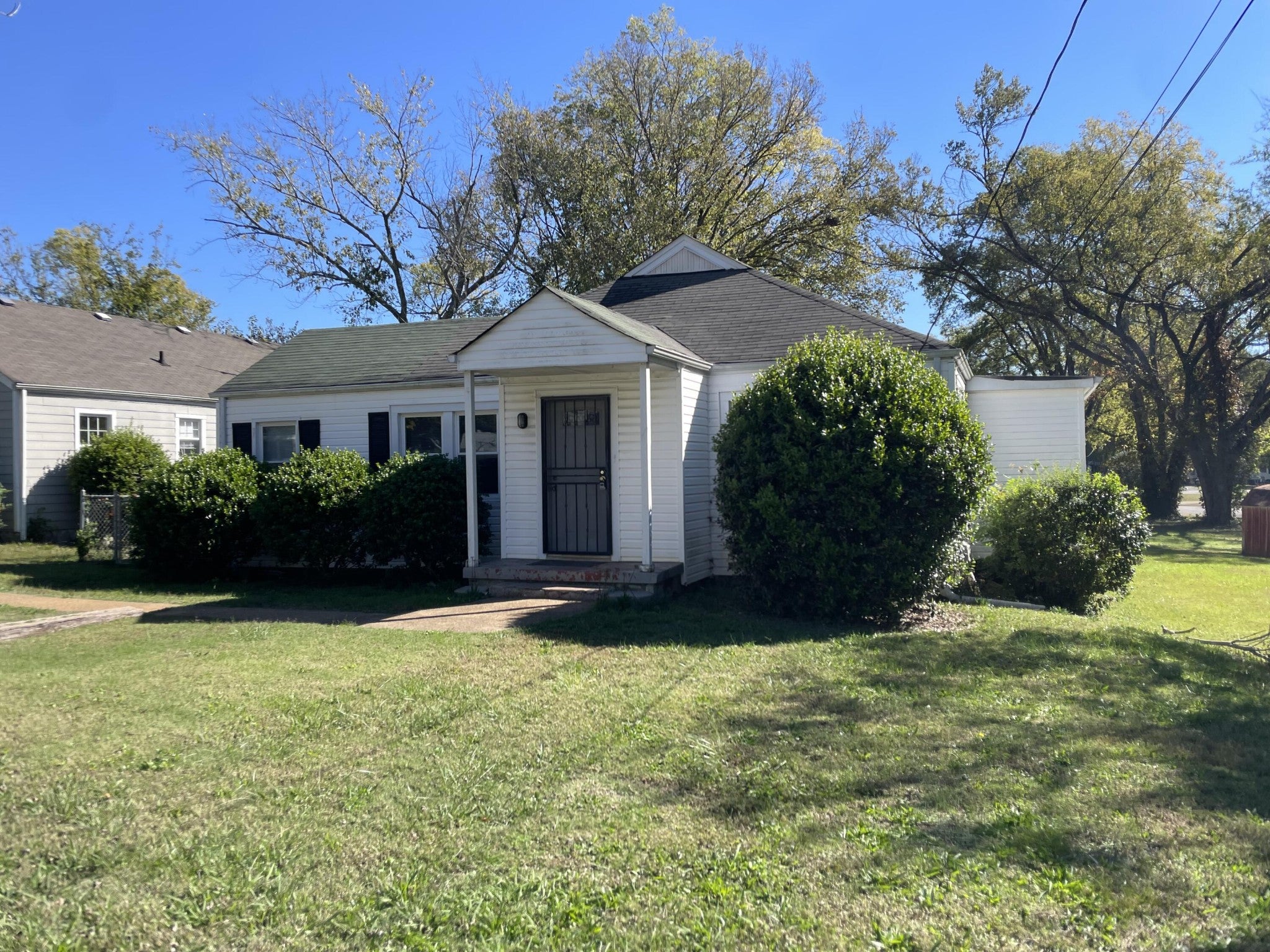 202 N Howell Avenue