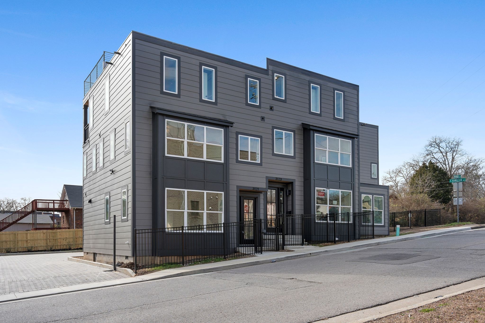 3121 River Dr