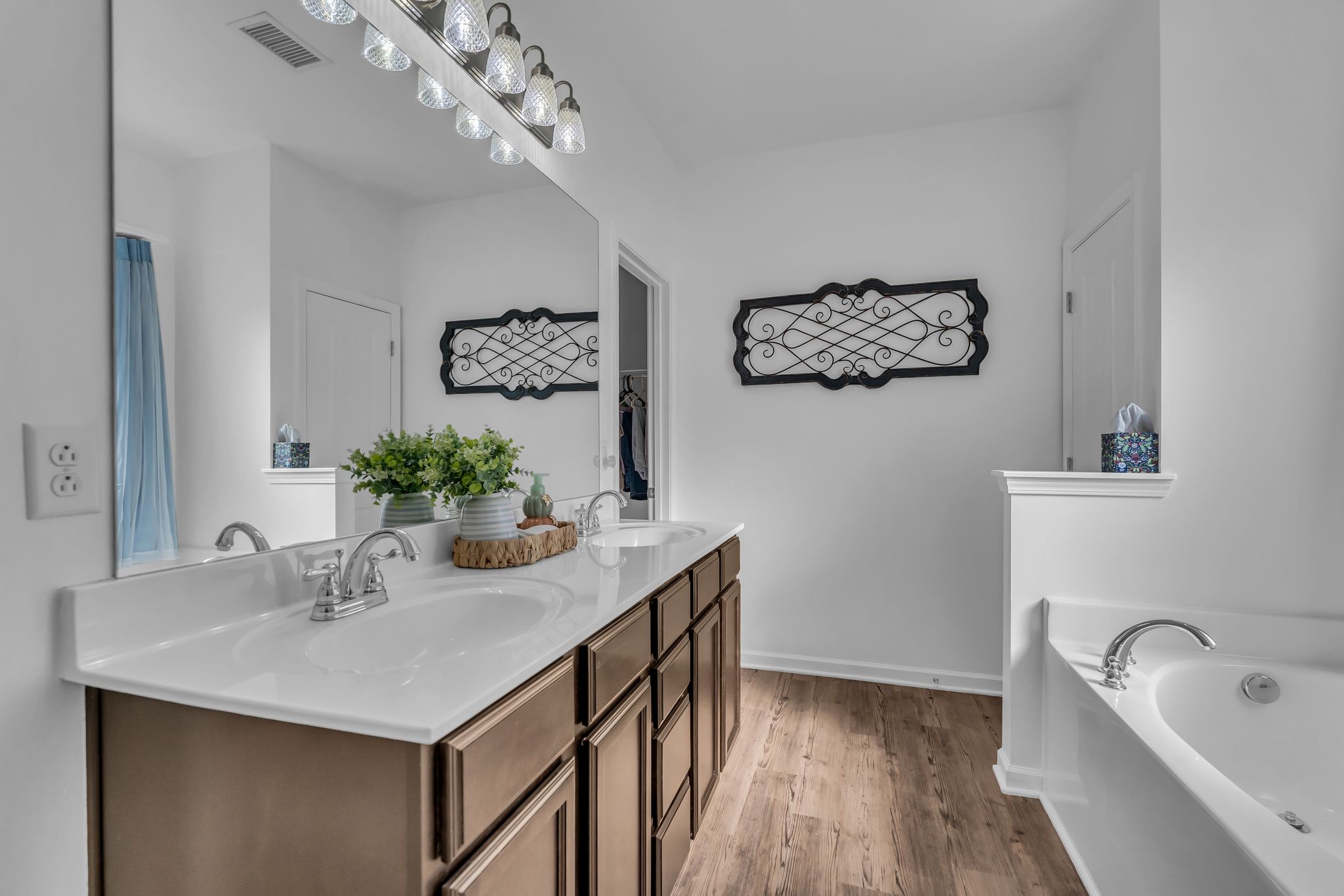 Murfreesboro, Tennessee 37128, United States, 4 Bedrooms Bedrooms, ,4 BathroomsBathrooms,Residential,Coming Soon,231994