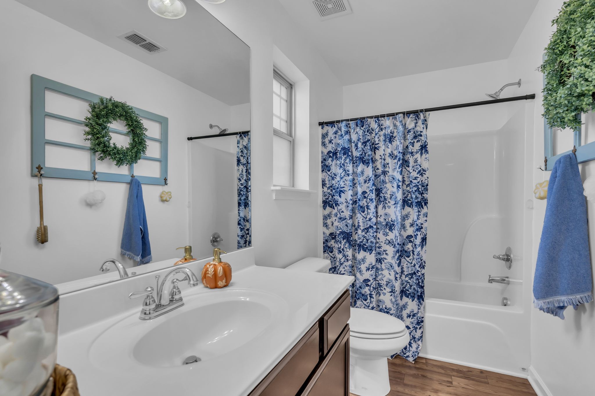 Murfreesboro, Tennessee 37128, United States, 4 Bedrooms Bedrooms, ,4 BathroomsBathrooms,Residential,Coming Soon,231994