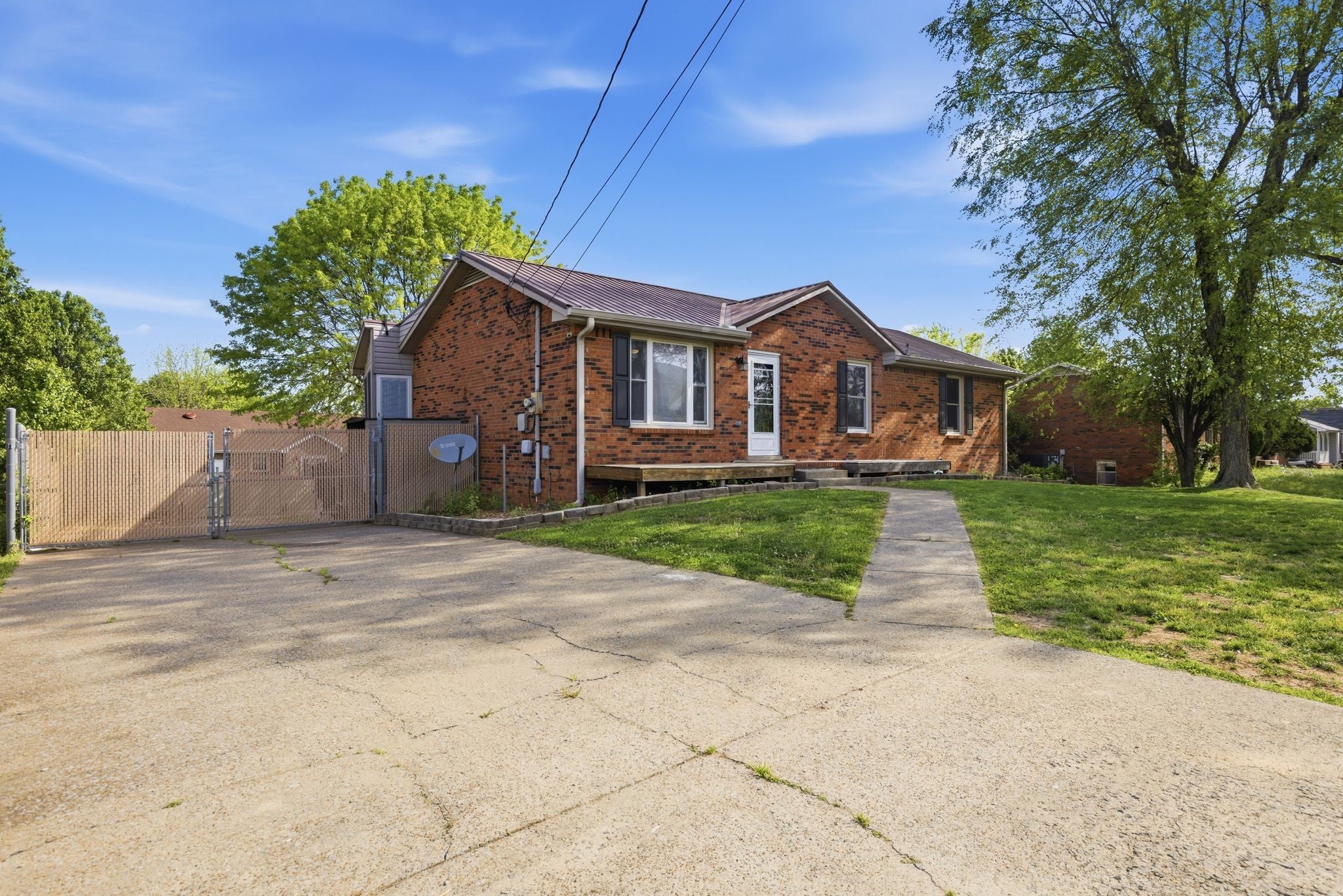 335 Cunningham Ln