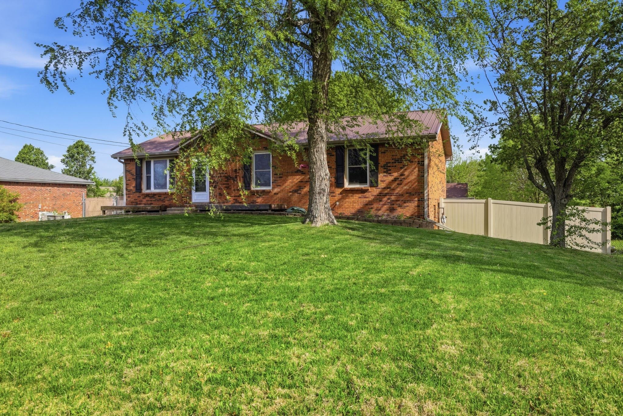 335 Cunningham Ln