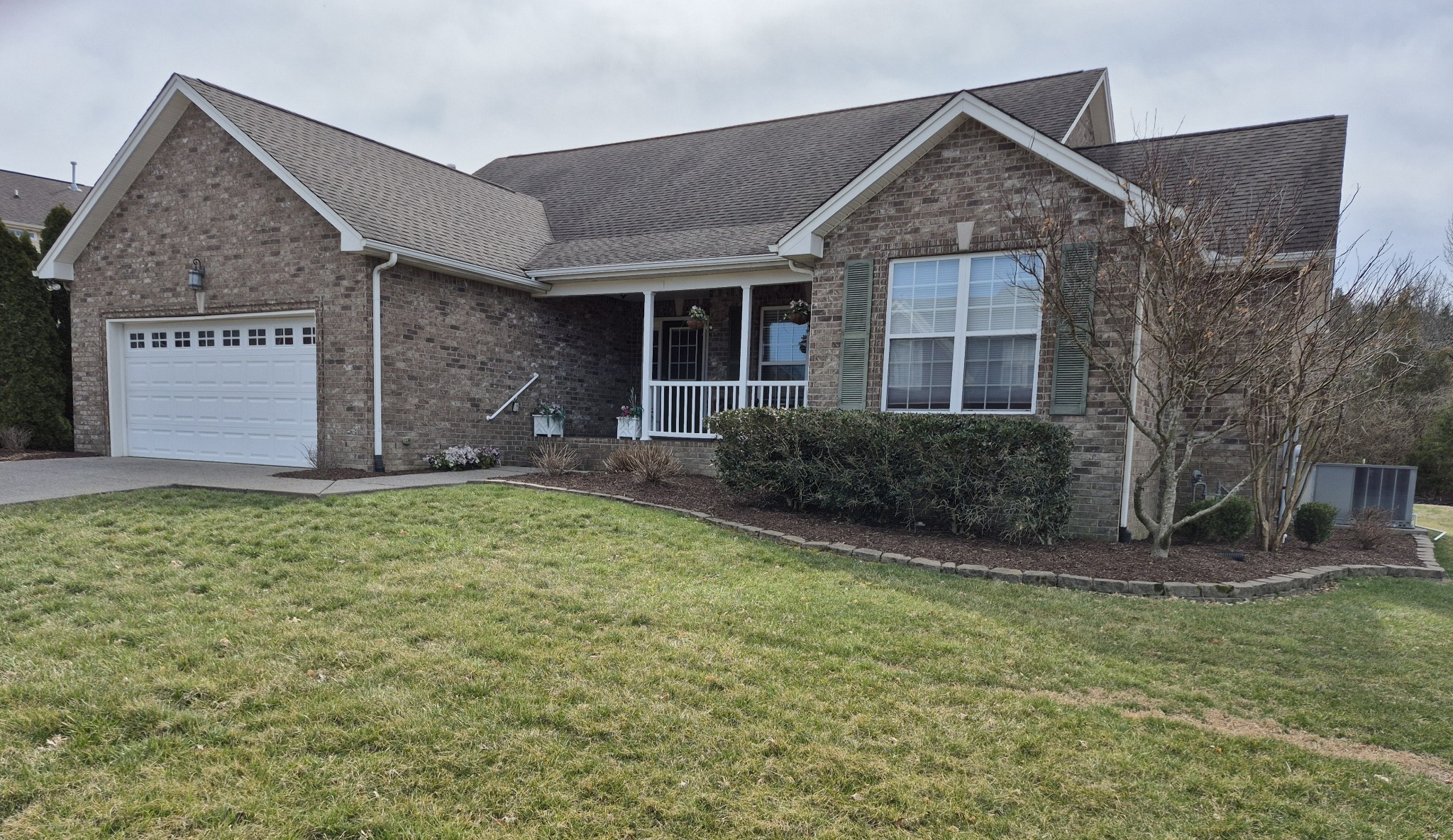 1045 Oakhall Dr