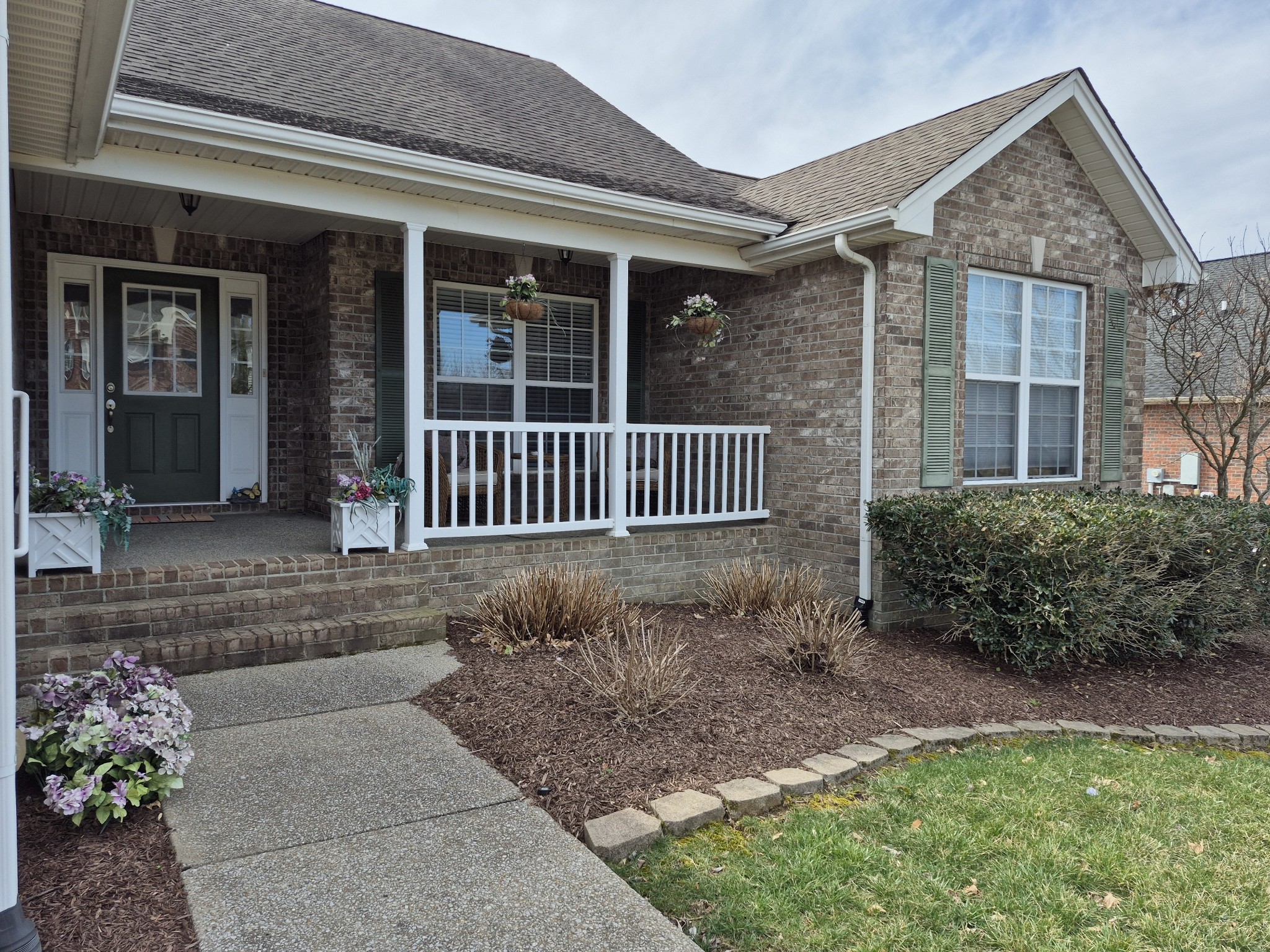 1045 Oakhall Dr