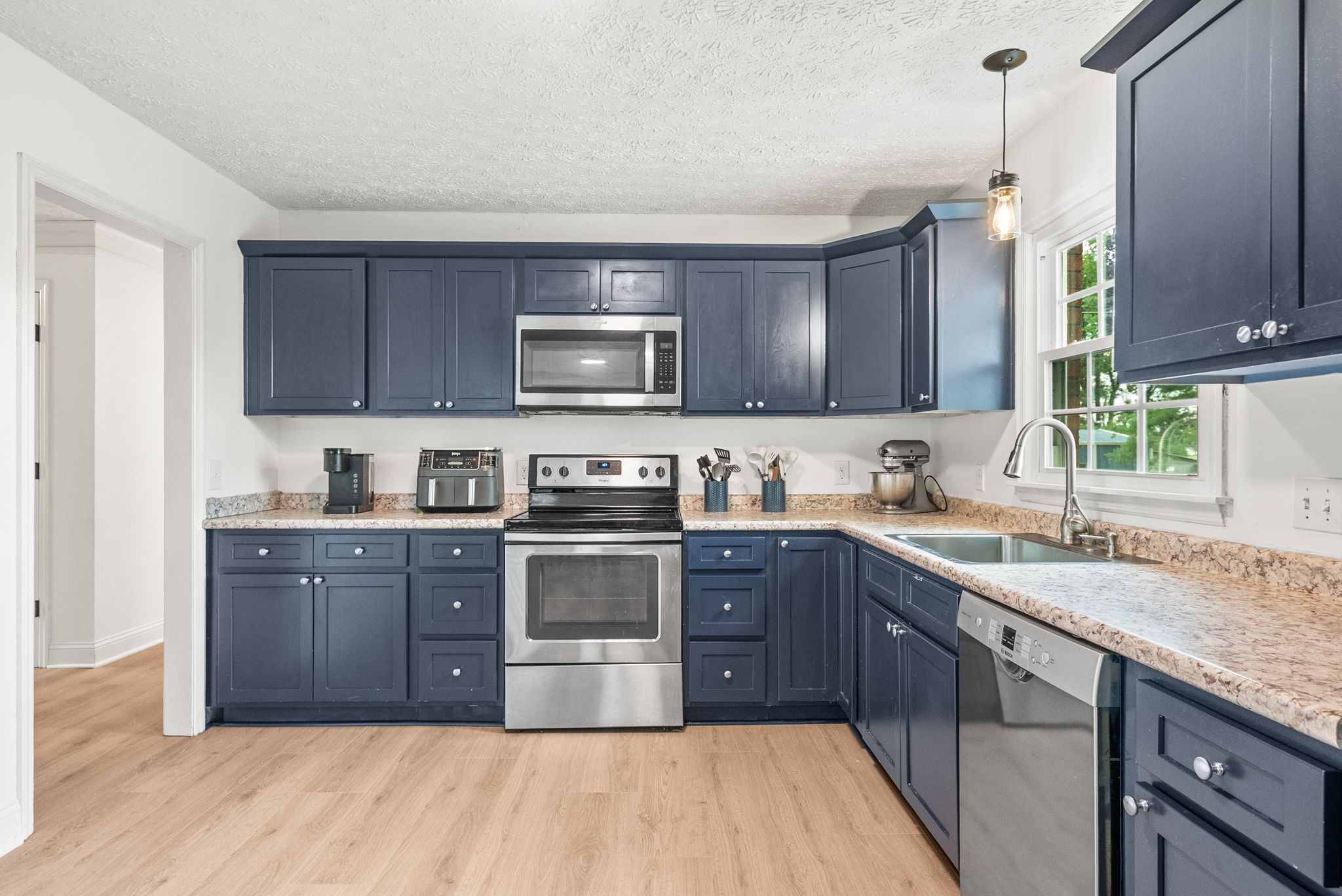 605 N Russell St - Photo 4