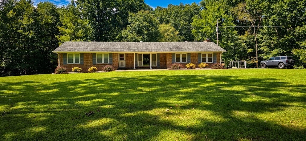 907 Asbury Dr