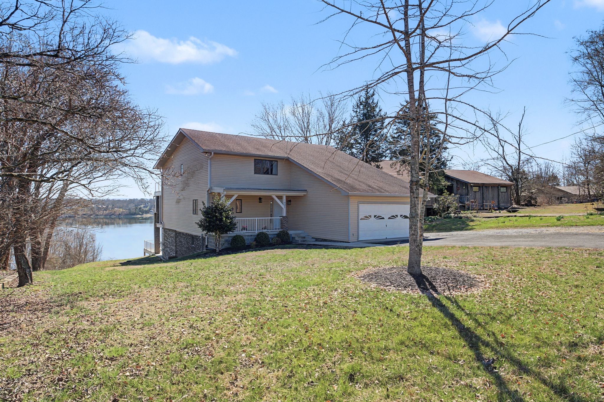 1601 Damron Rd
