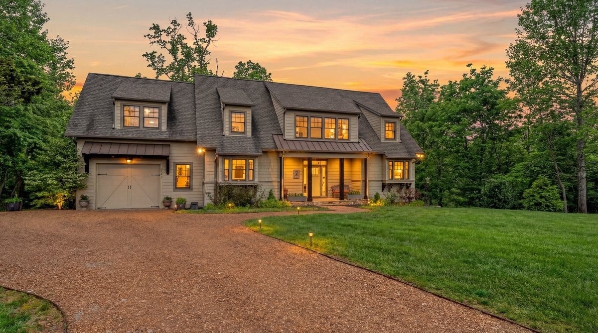8581 Silver View Ln