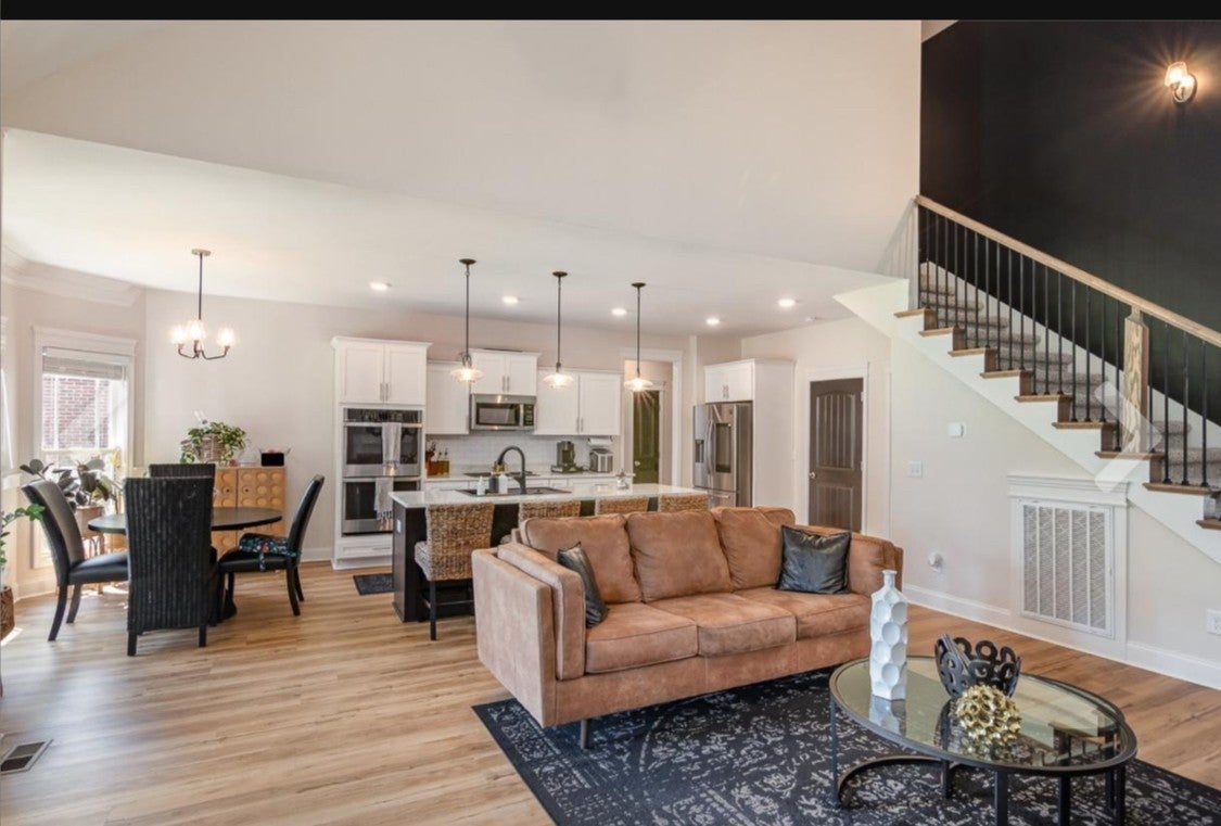 513 Summit View Cir