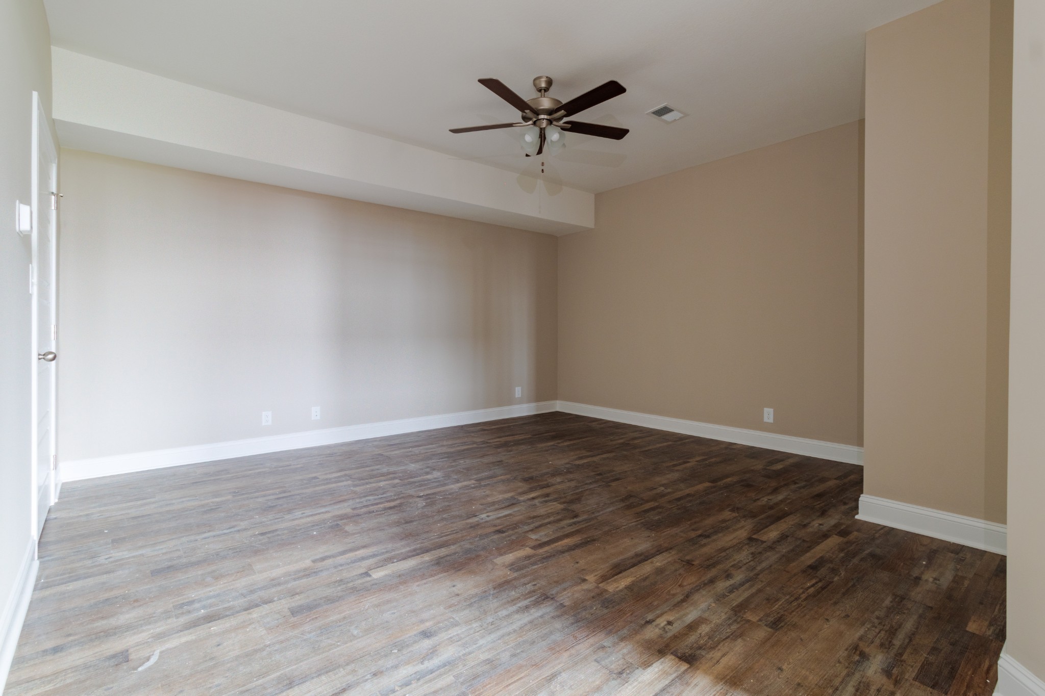 Clarksville, Tennessee 37040, United States, 4 Bedrooms Bedrooms, ,3 BathroomsBathrooms,Residential,Active,210145