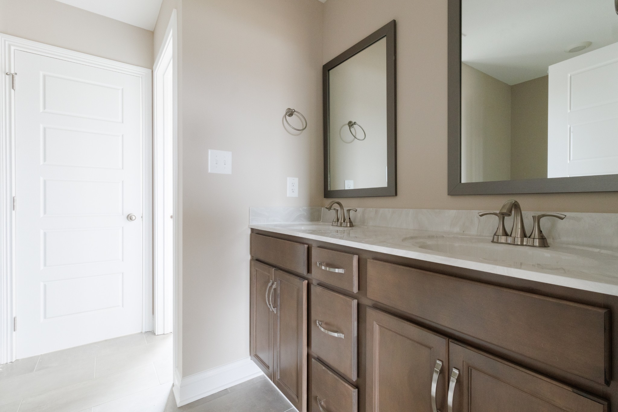 Clarksville, Tennessee 37040, United States, 4 Bedrooms Bedrooms, ,3 BathroomsBathrooms,Residential,Active,210145