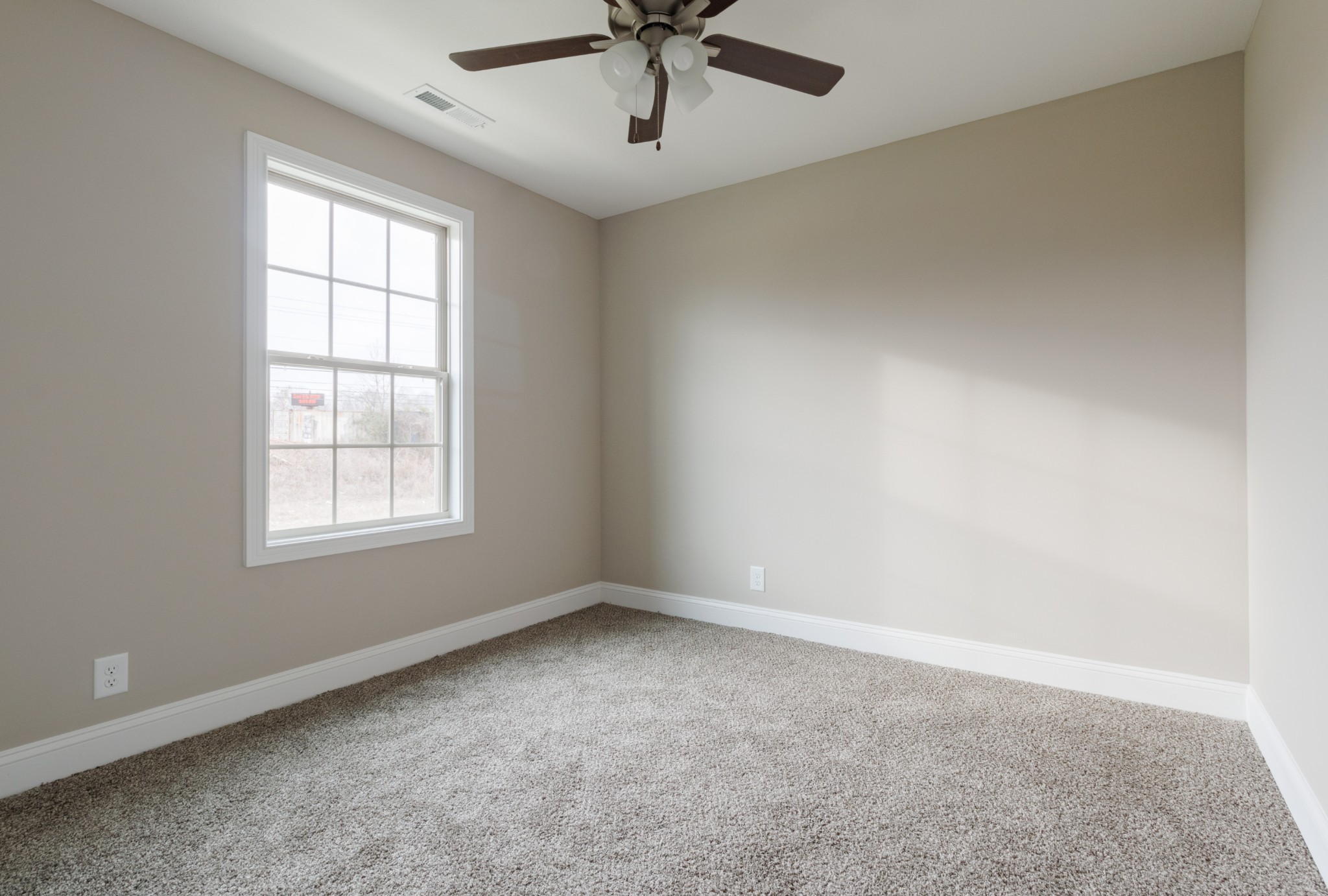 Clarksville, Tennessee 37040, United States, 4 Bedrooms Bedrooms, ,3 BathroomsBathrooms,Residential,Active,210145