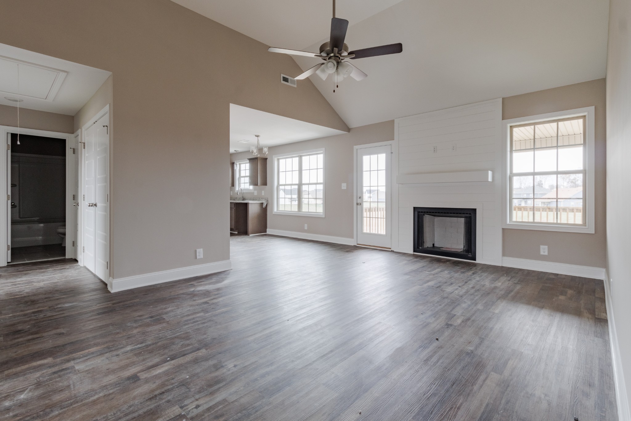 Clarksville, Tennessee 37040, United States, 4 Bedrooms Bedrooms, ,3 BathroomsBathrooms,Residential,Active,210145