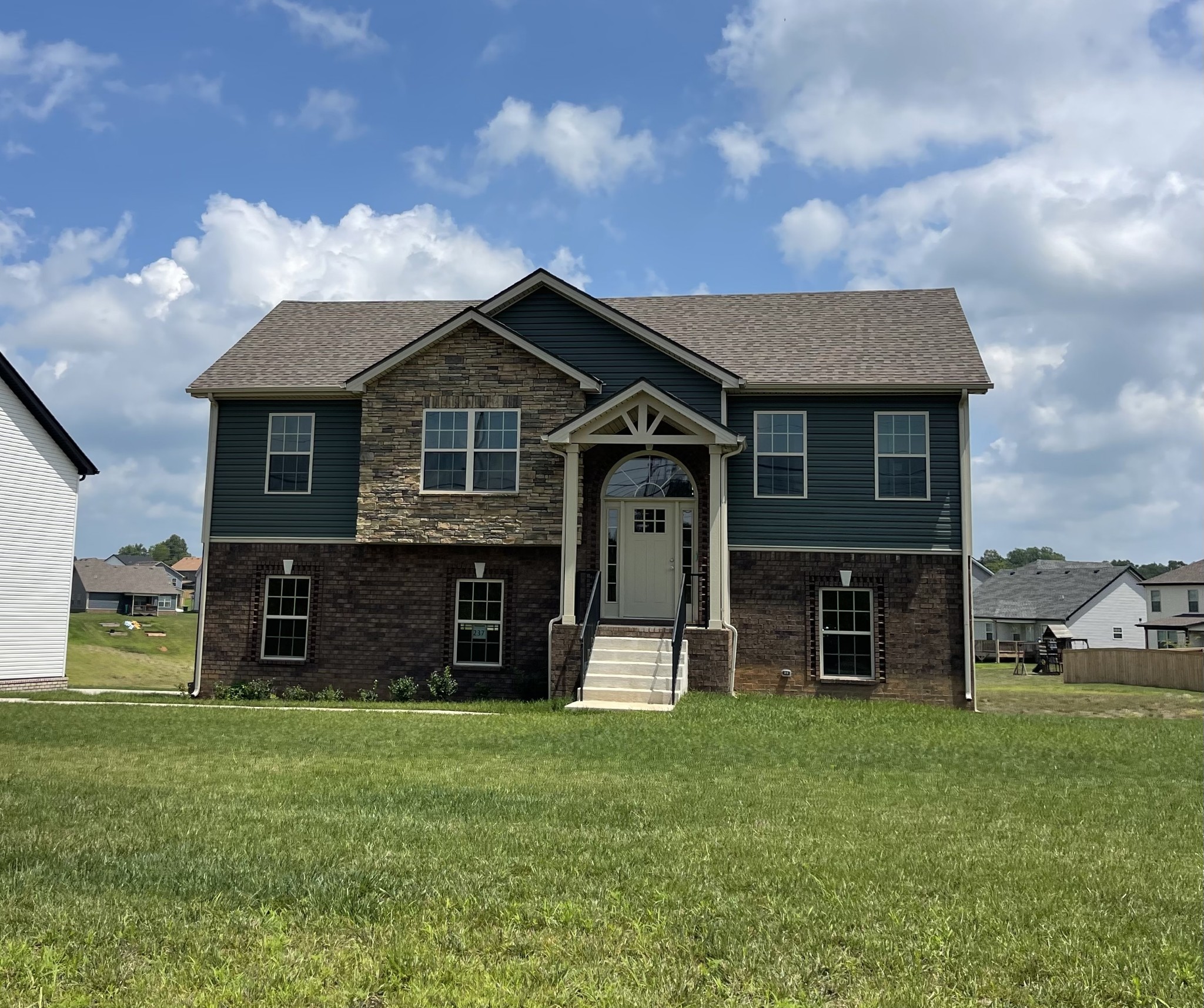 Clarksville, Tennessee 37040, United States, 4 Bedrooms Bedrooms, ,3 BathroomsBathrooms,Residential,Active,210145