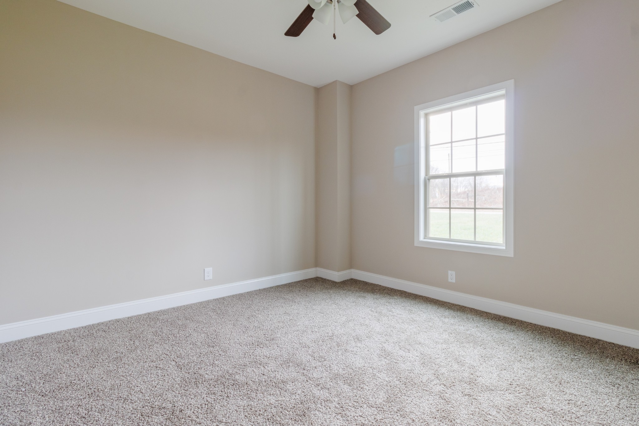 Clarksville, Tennessee 37040, United States, 4 Bedrooms Bedrooms, ,3 BathroomsBathrooms,Residential,Active,210145