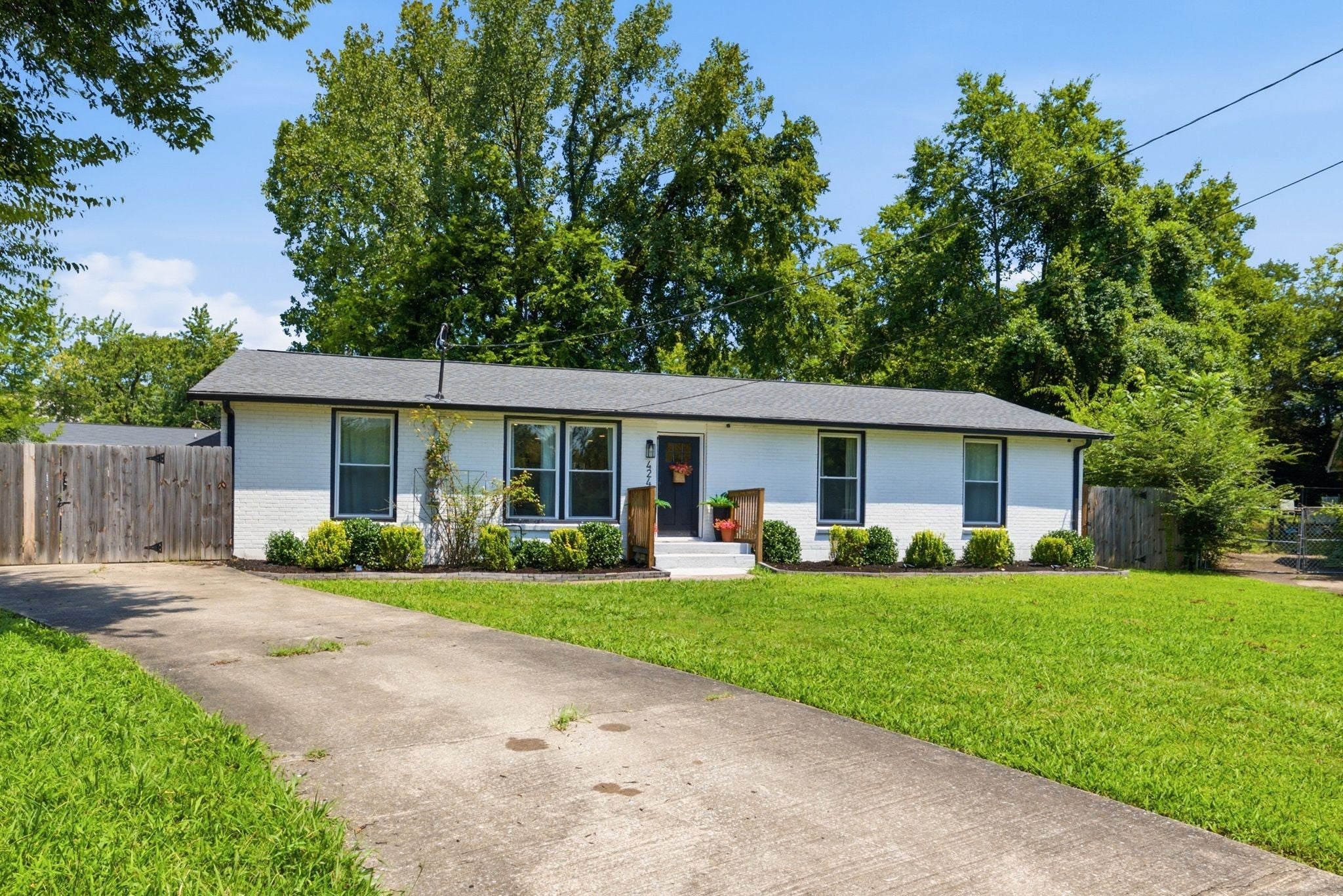 4-bed listing at 424 Kingview Ct, Nashville