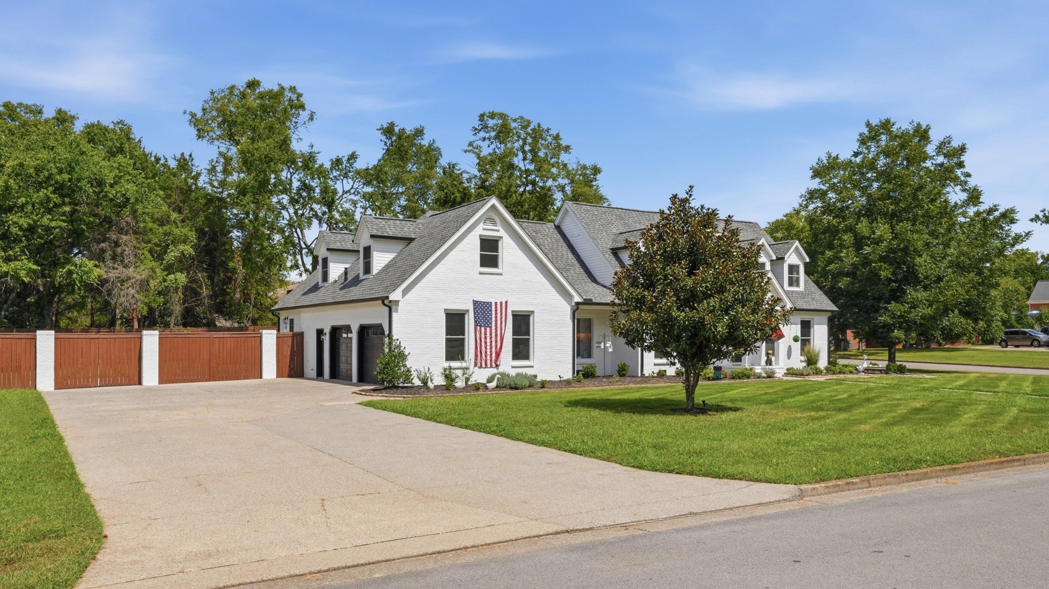 2104 Riverbend Dr