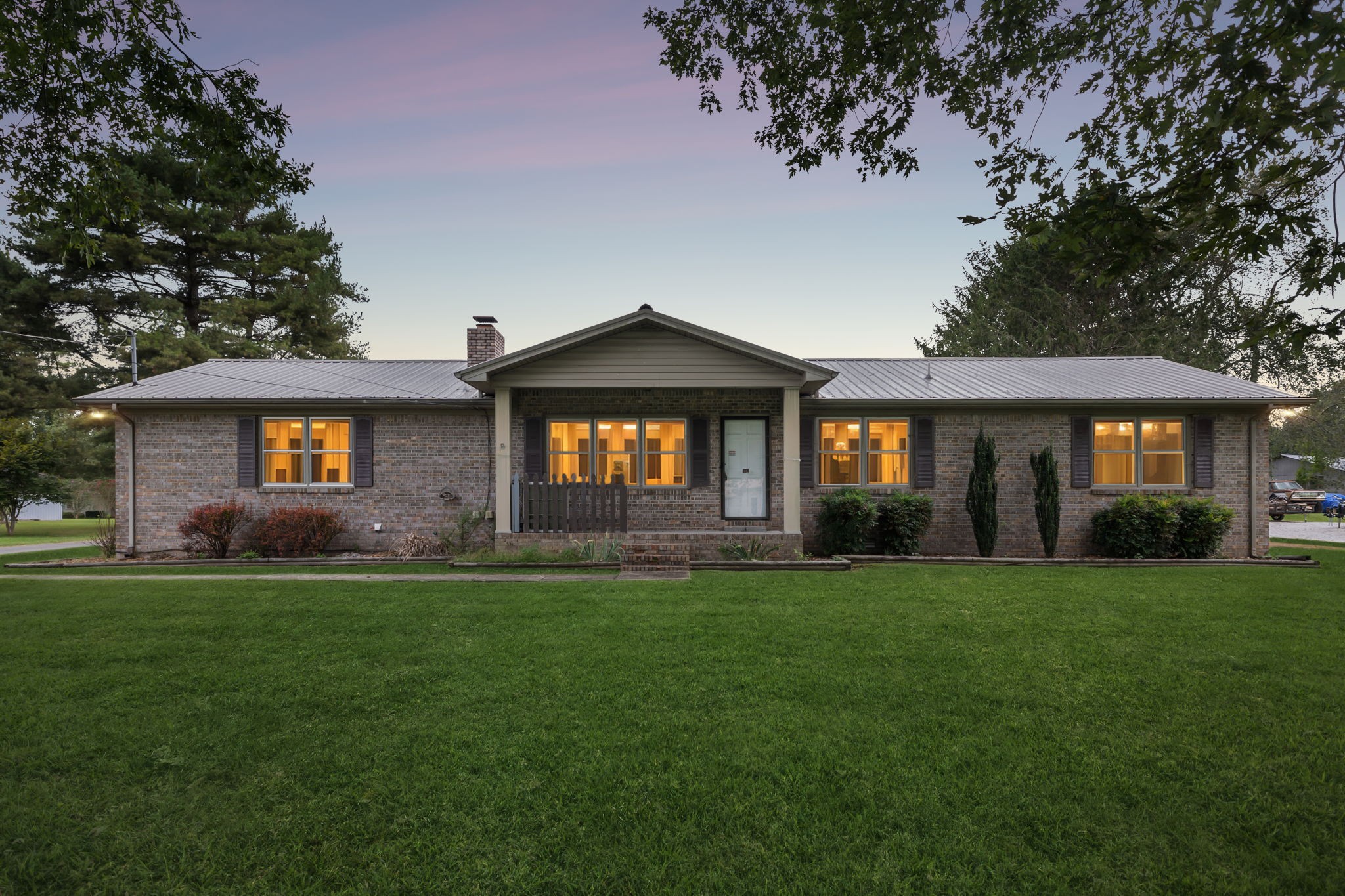 302 Lakeside Dr