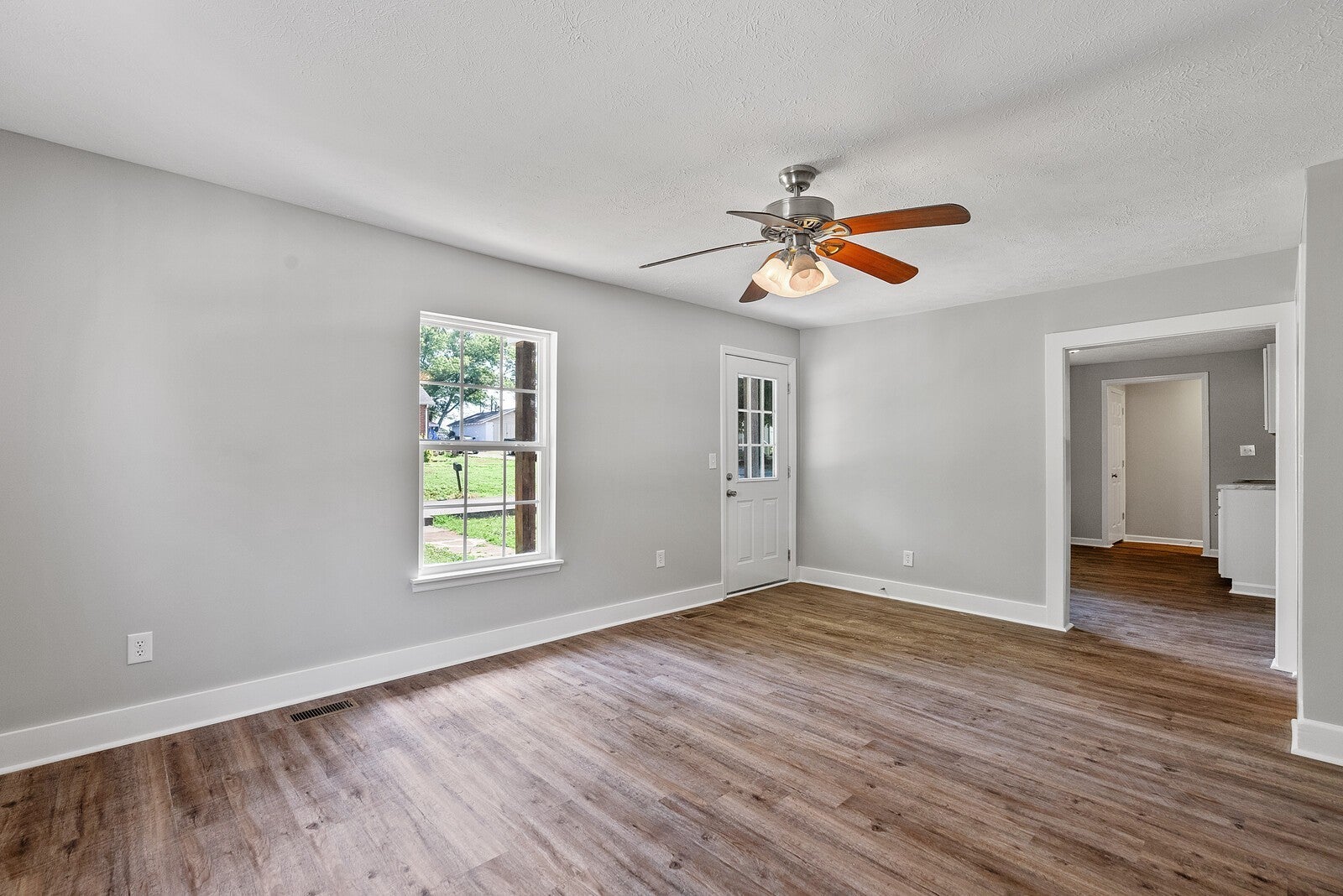 406 Weaver Ln