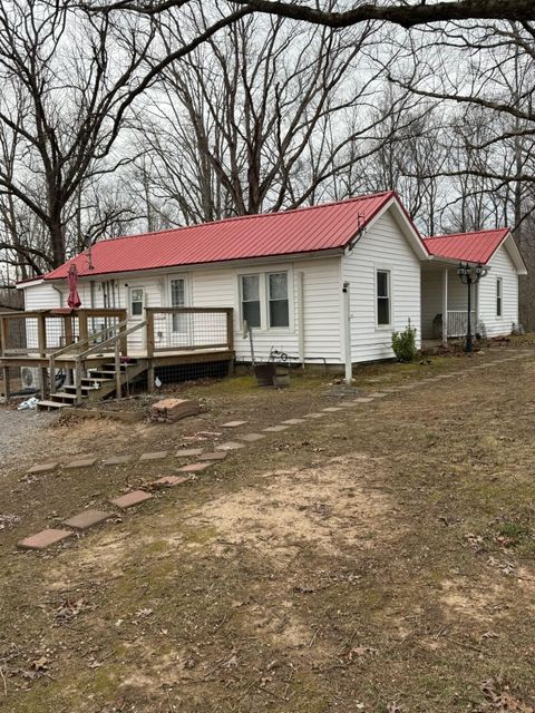 210 Reynolds Rd Charlotte TN 37036