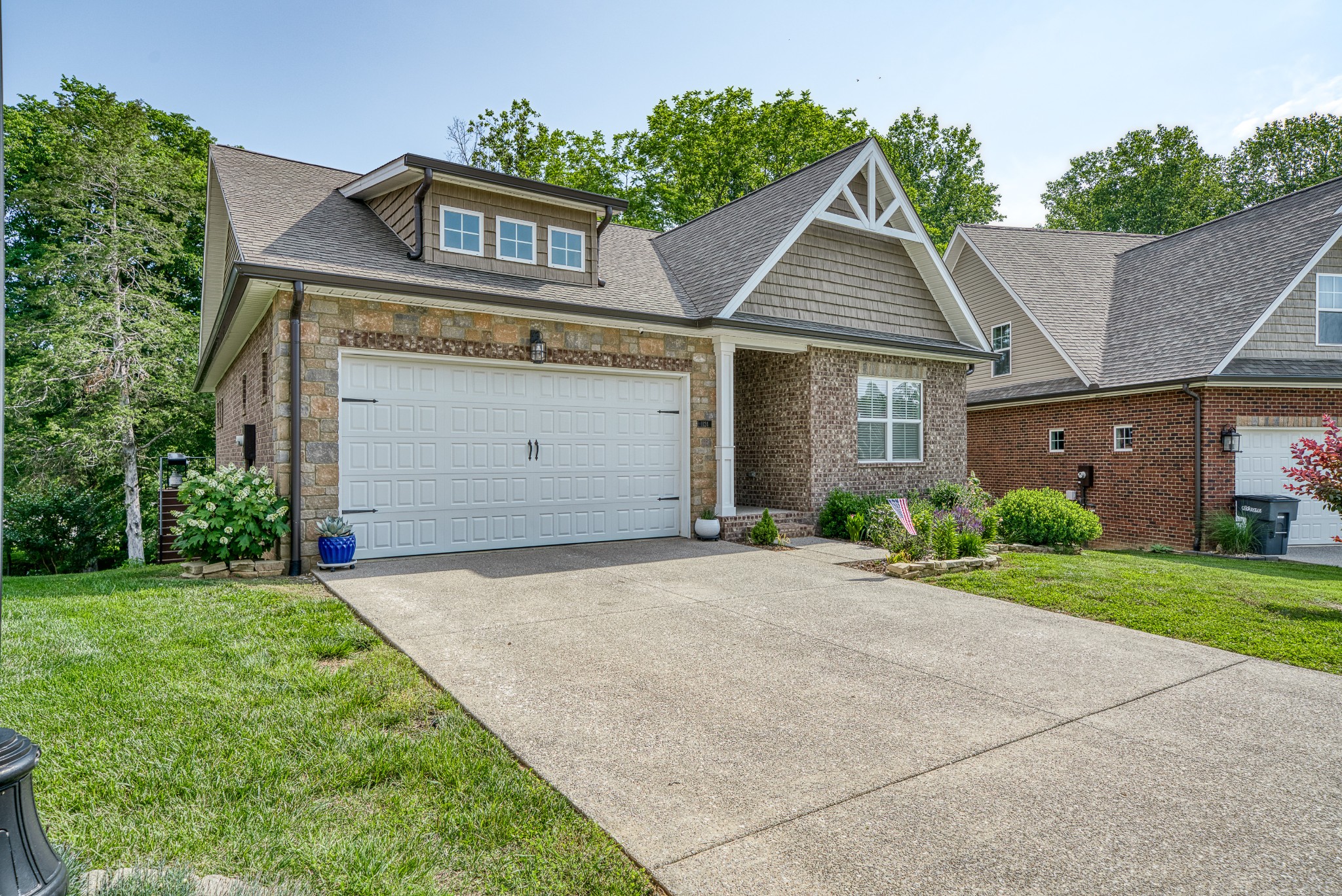 1124 Cross Pointe Dr
