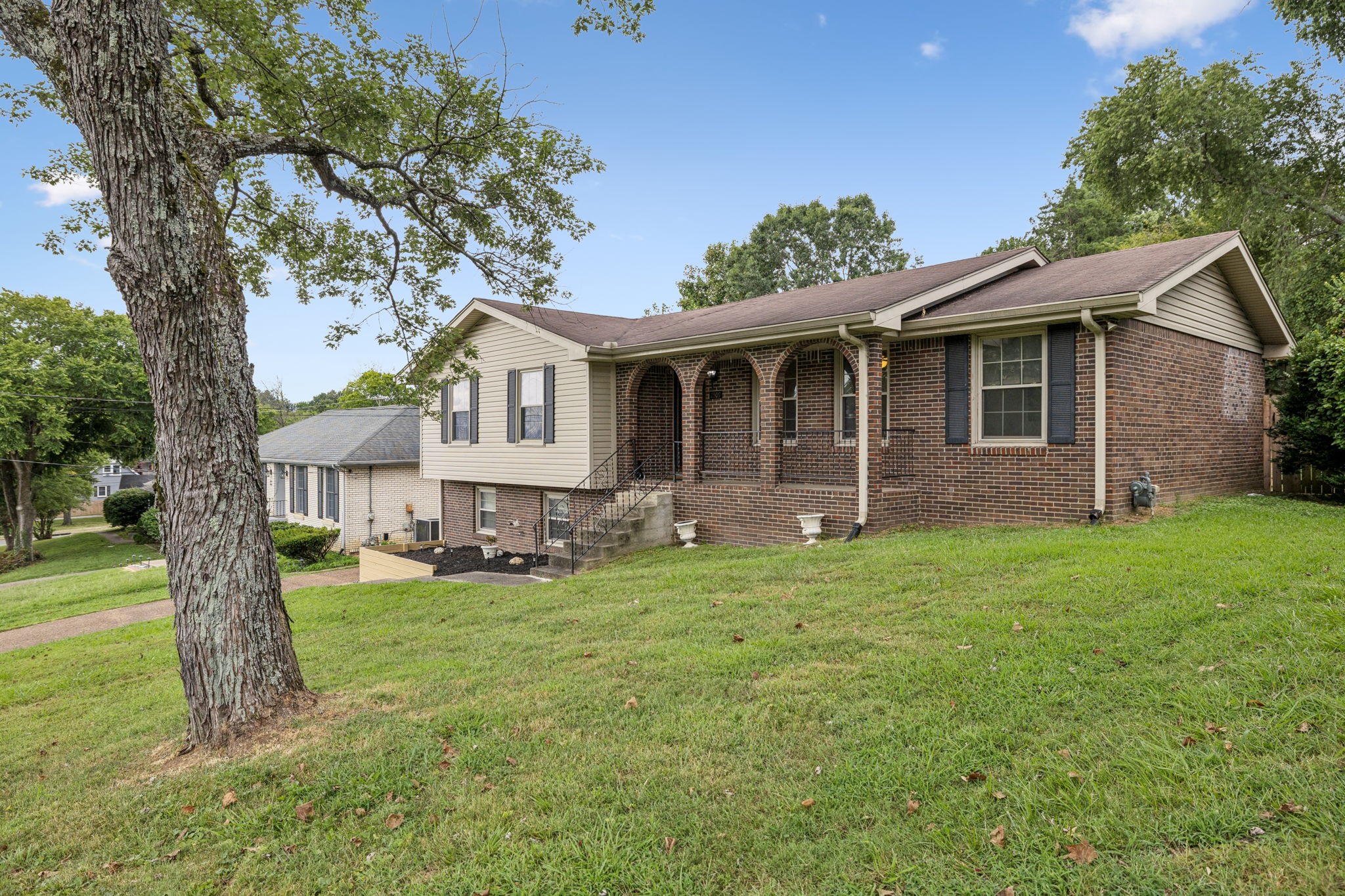 2509 Deerpath Dr