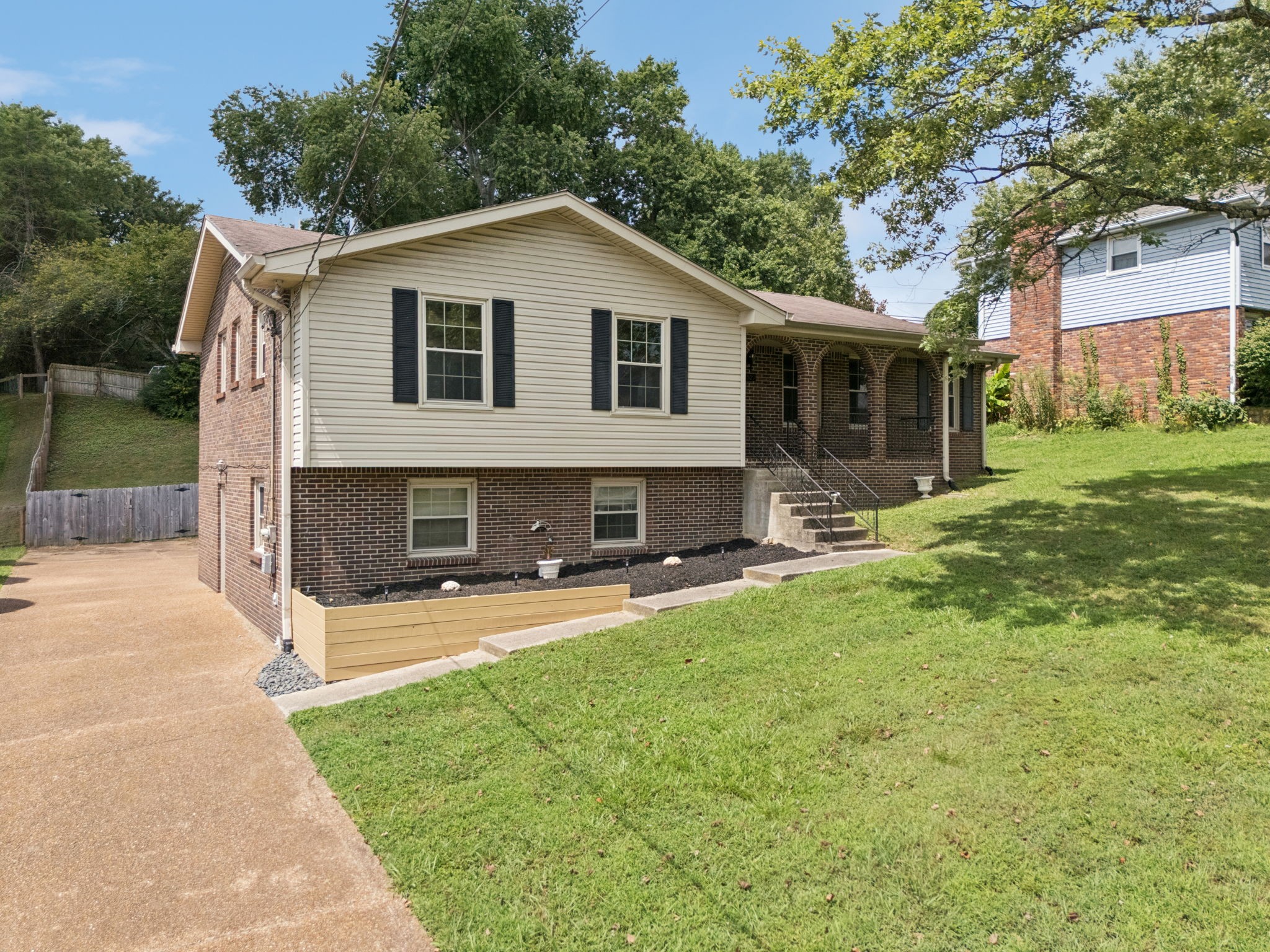 2509 Deerpath Dr